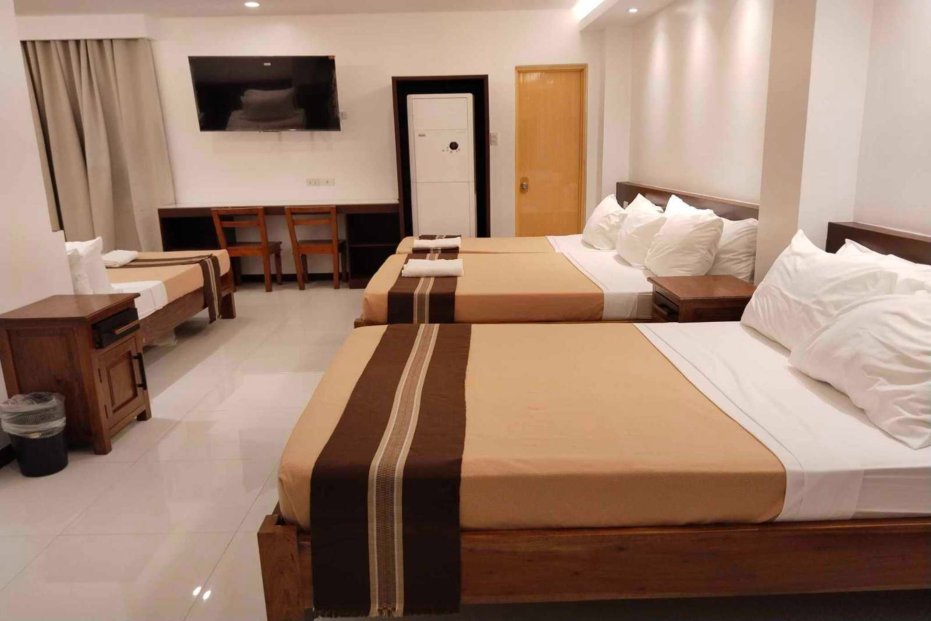 Family Room Capacity 8