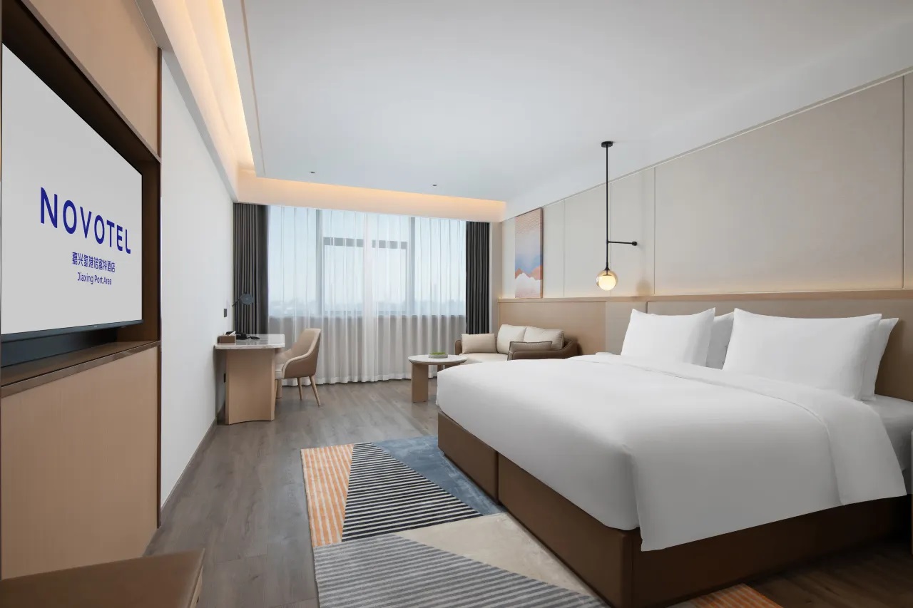 Double Deluxe King Bed