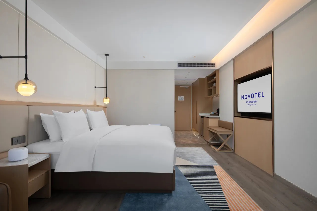 Double Deluxe King Bed