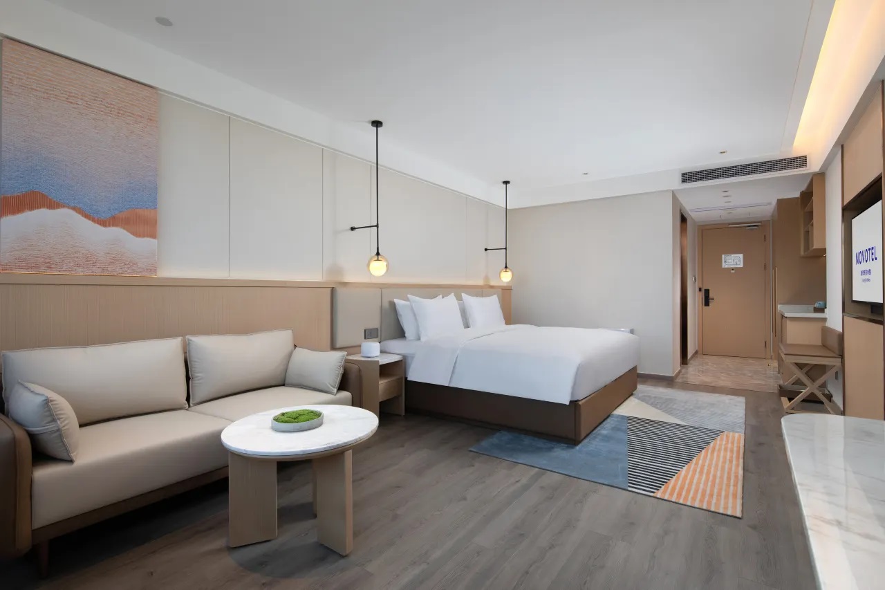 Double Deluxe King Bed