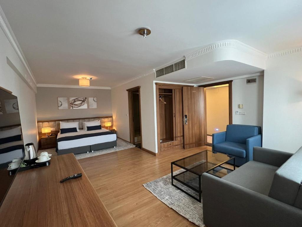 Family Room Capacity 4