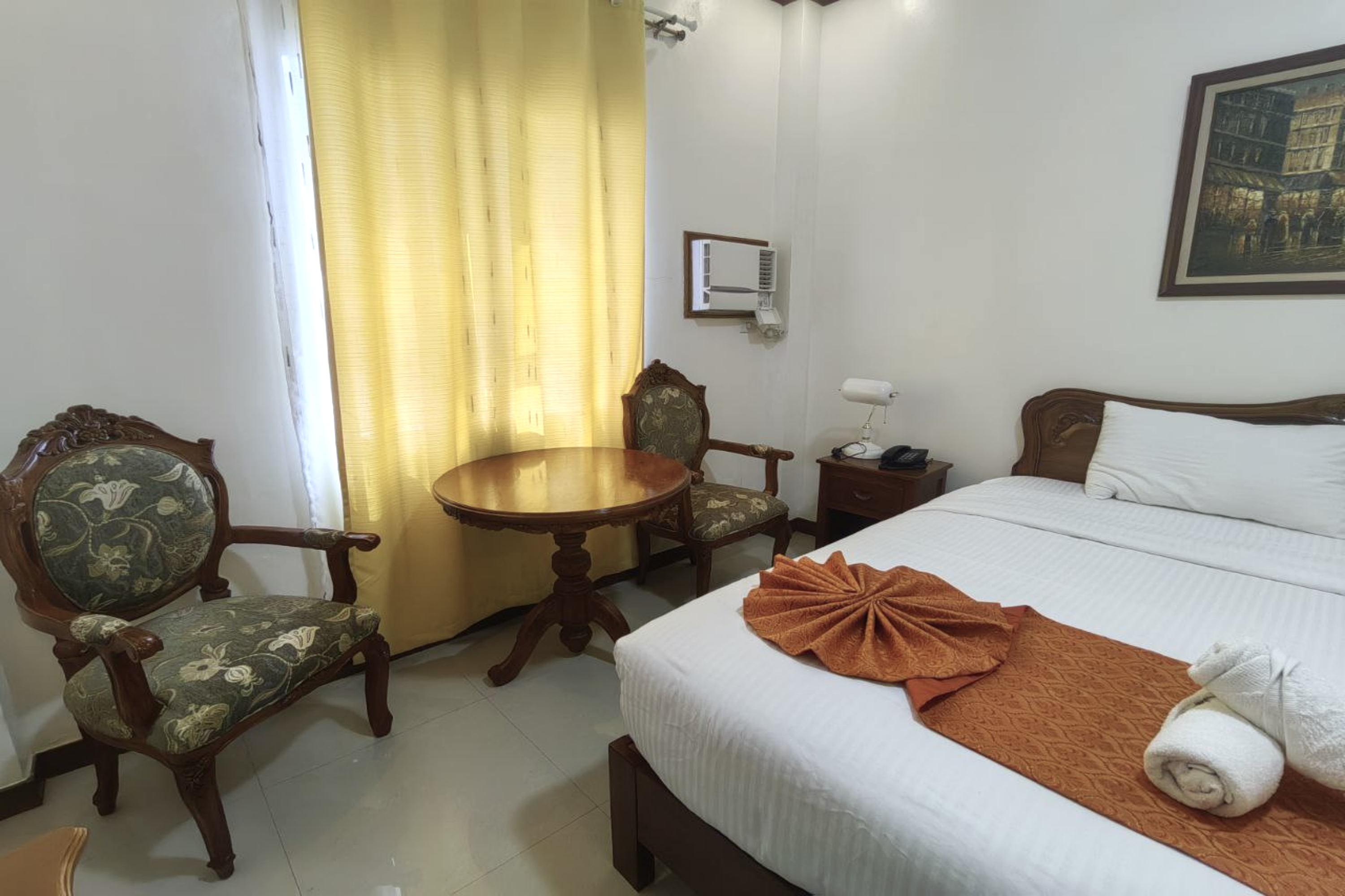 Triple Deluxe Queen Bed