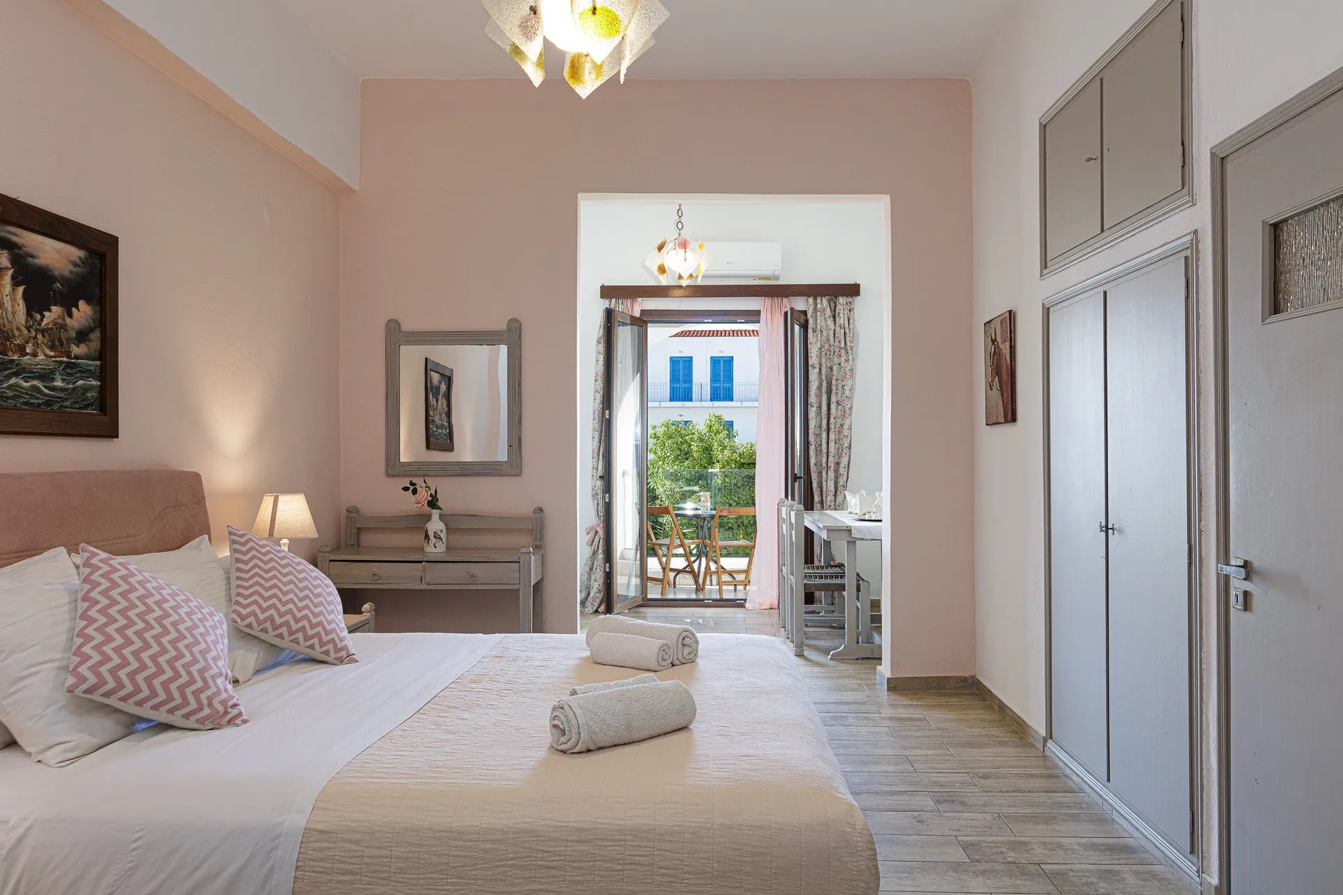 Studio Side Sea View