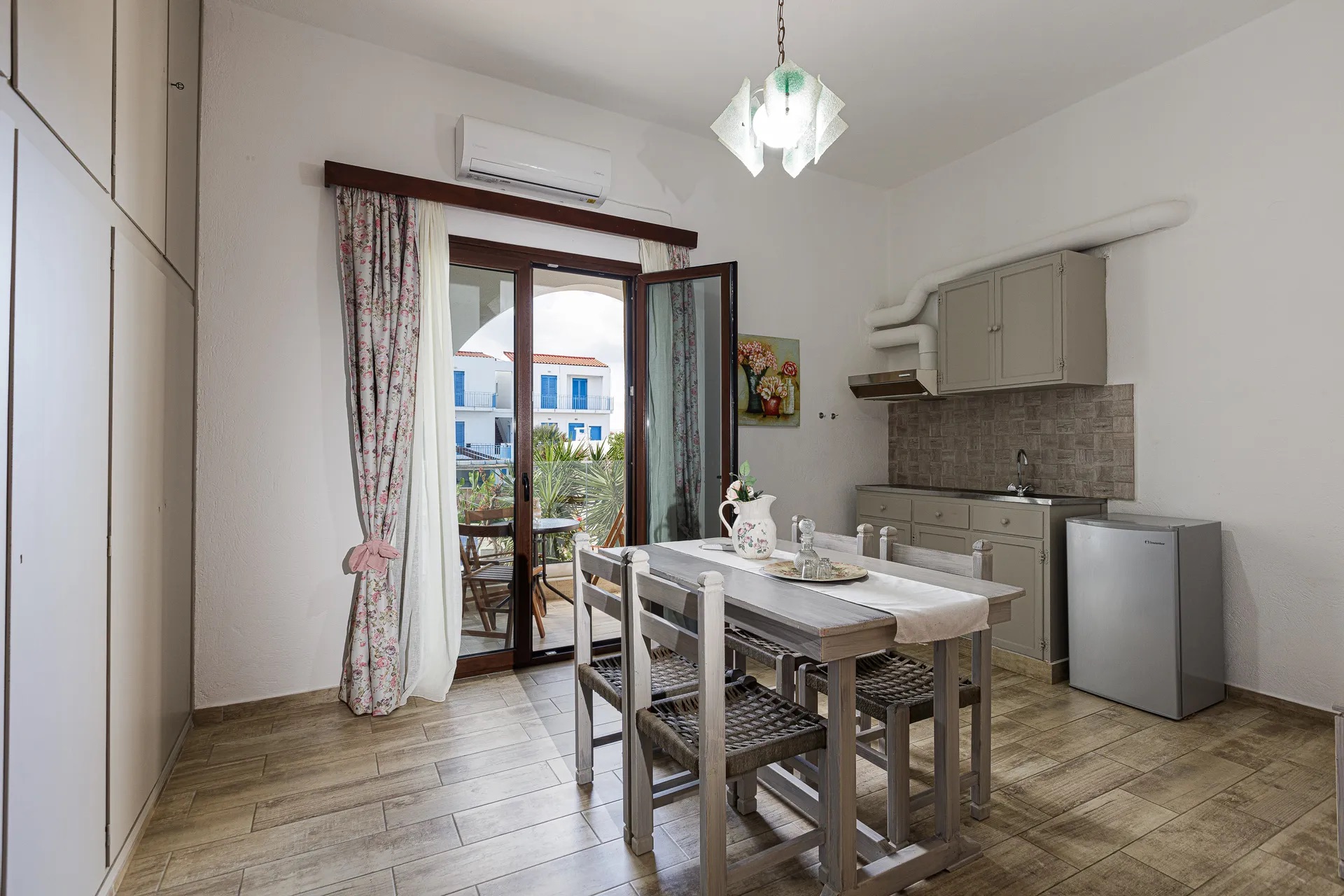 Studio Side Sea View