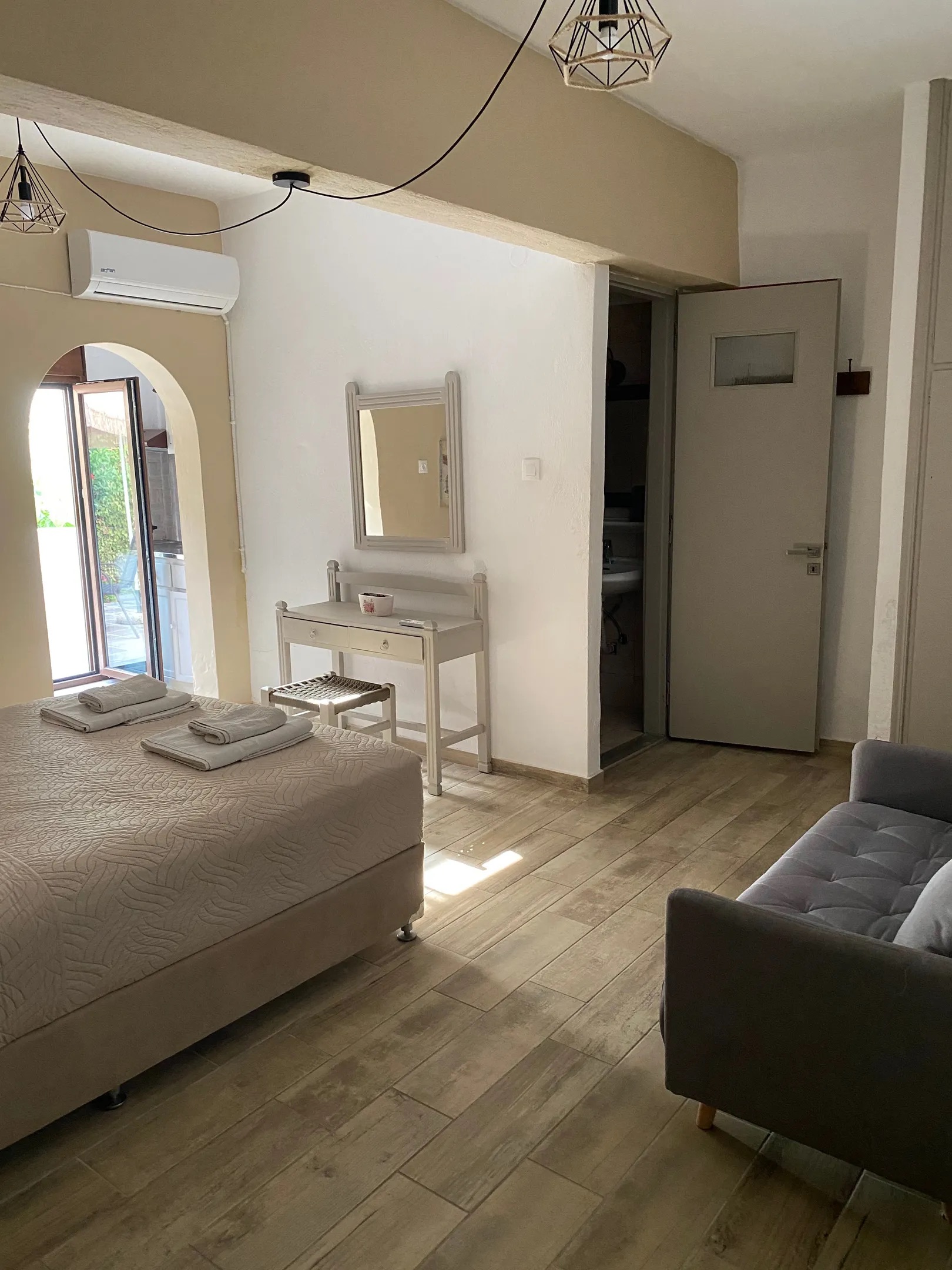 Studio Side Sea View