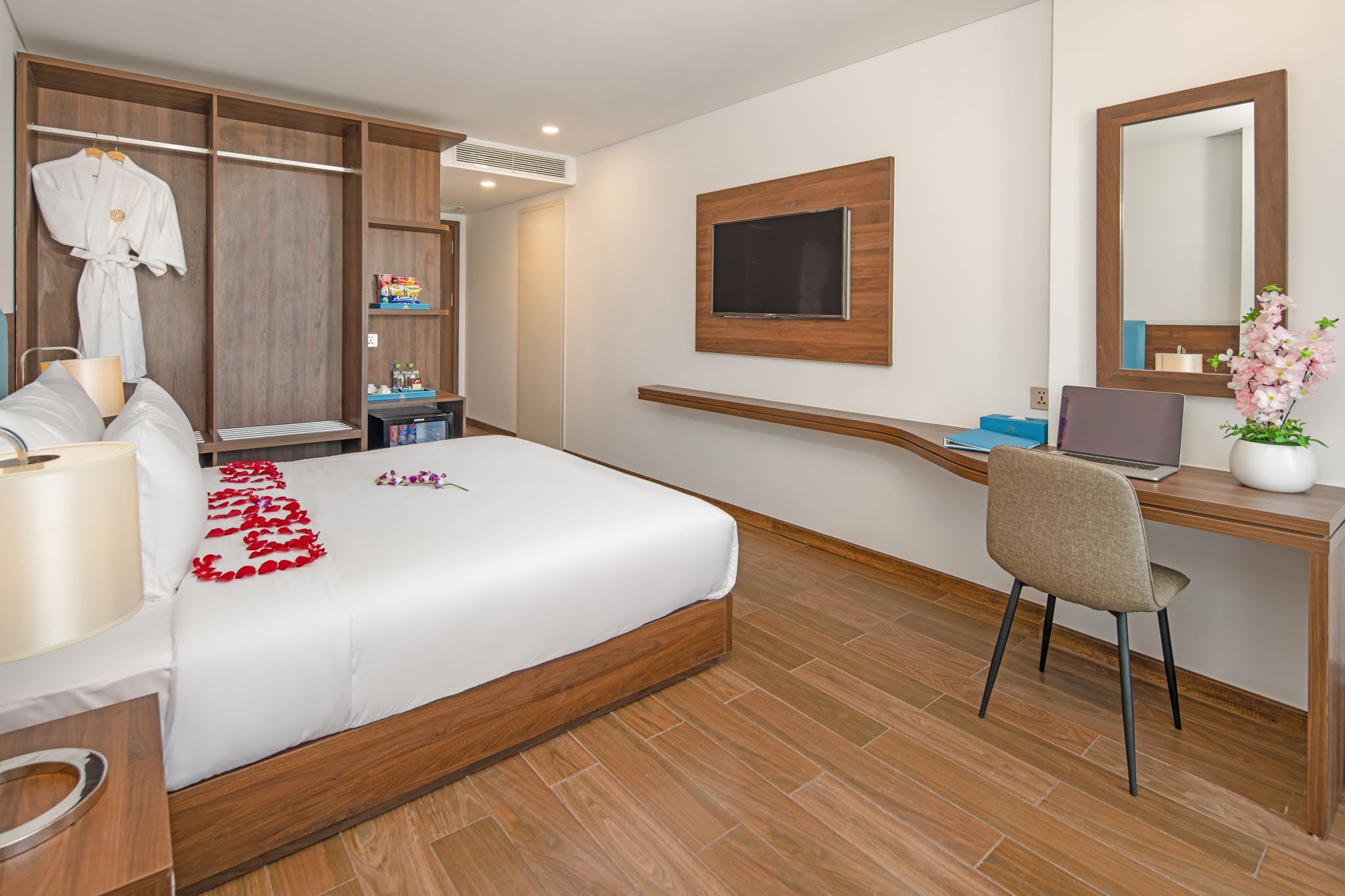 Suite King Bed One Bedroom 