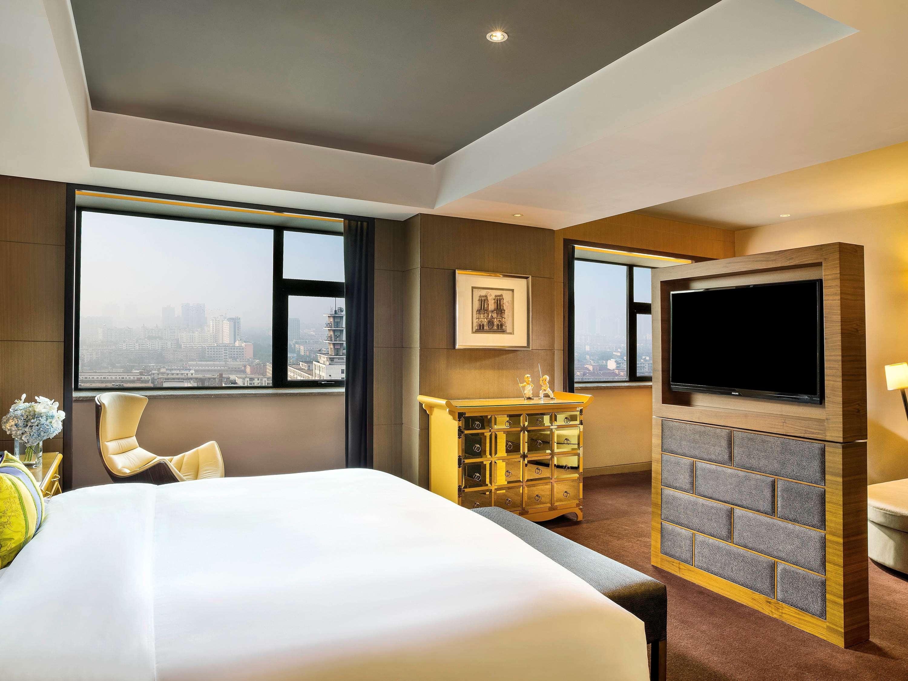 Double Club King Bed