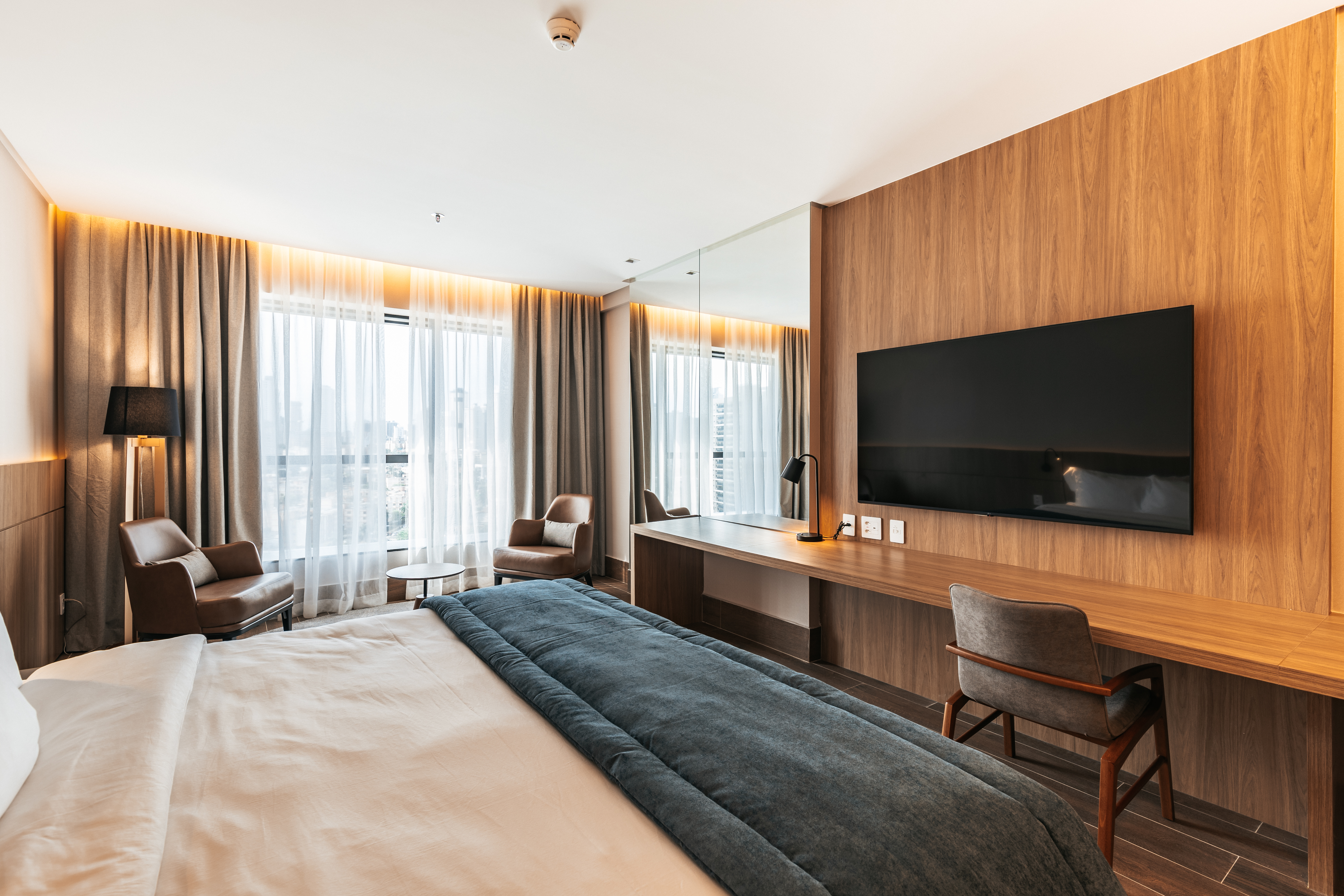 Double Business King Bed