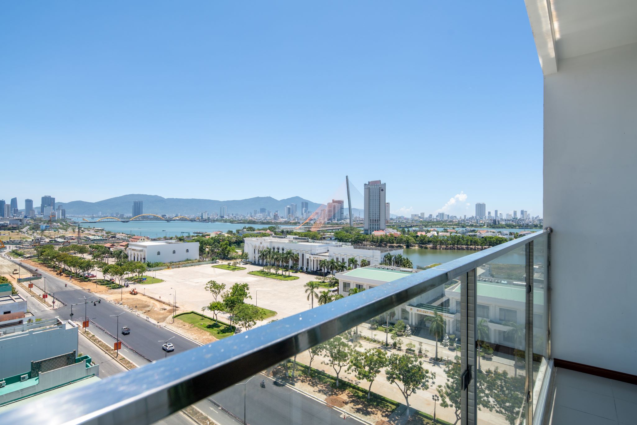 Double Deluxe City View King Bed