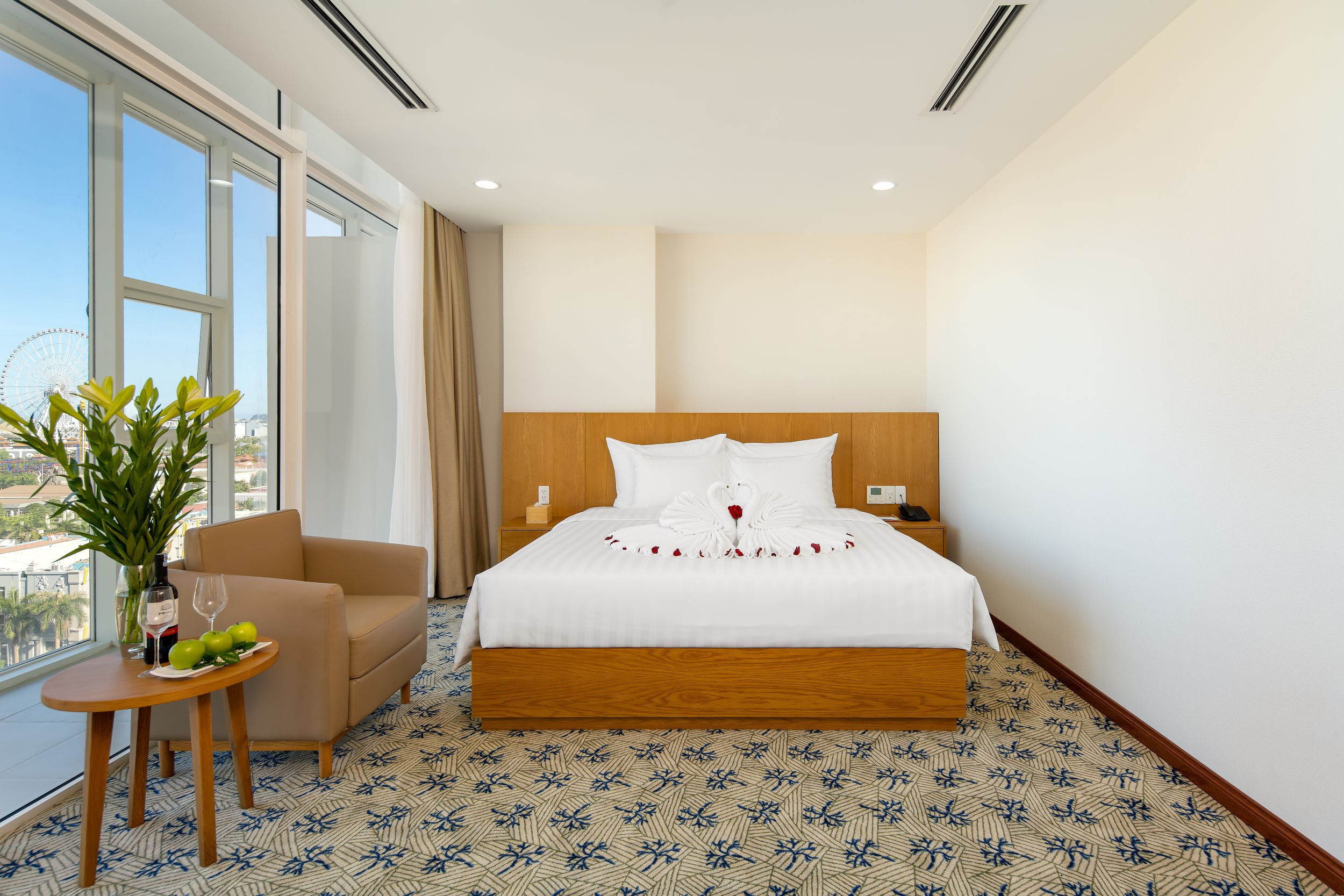 Double Deluxe City View King Bed