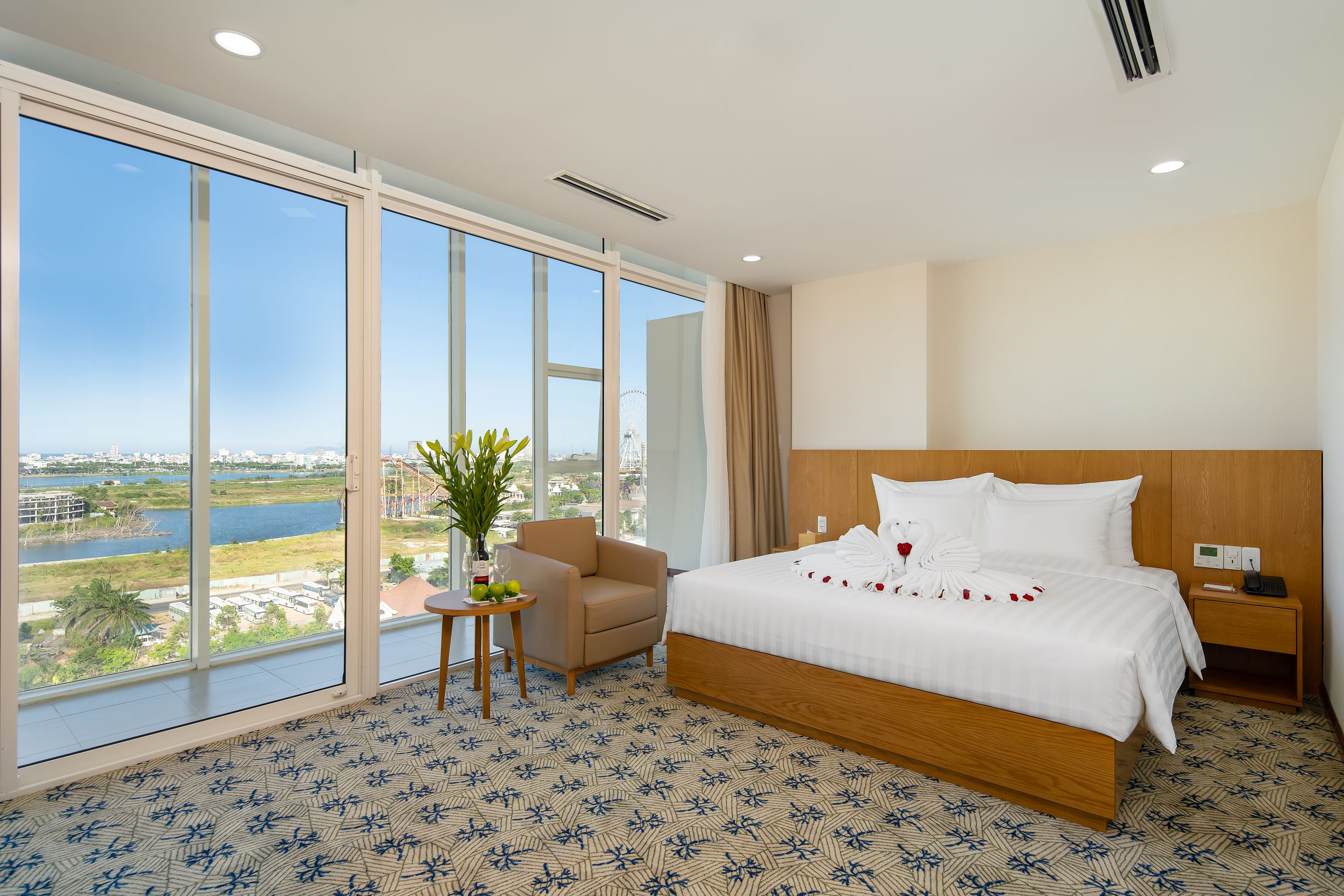 Double Deluxe City View King Bed