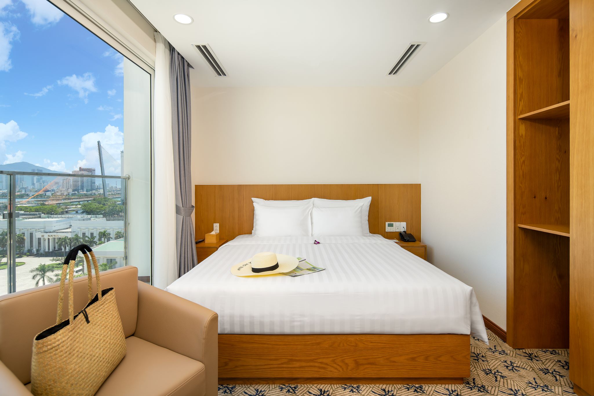 Double Deluxe City View King Bed