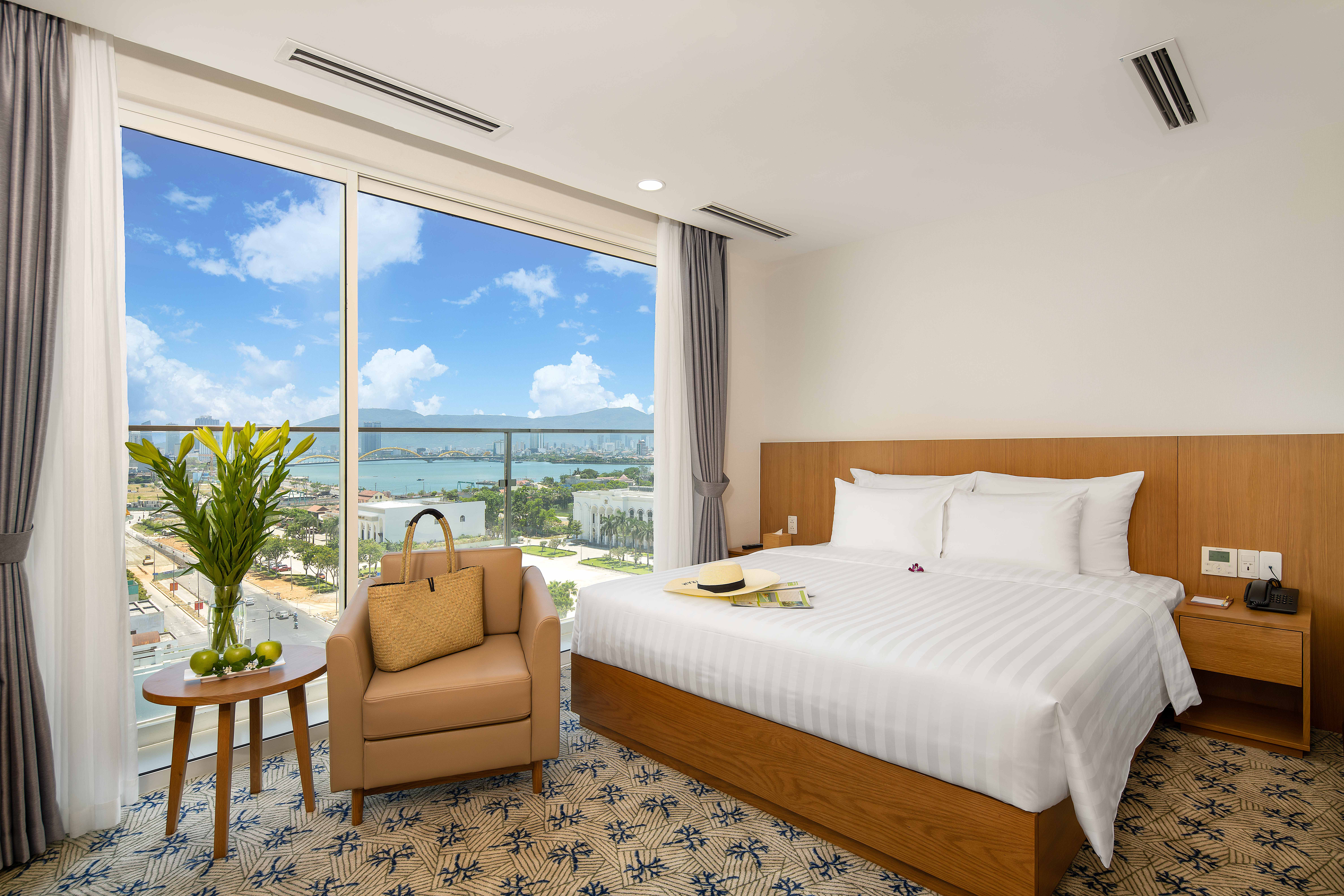 Double Deluxe City View King Bed