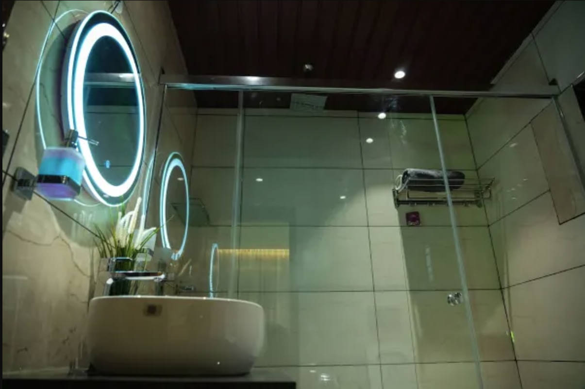 Double Deluxe King Bed