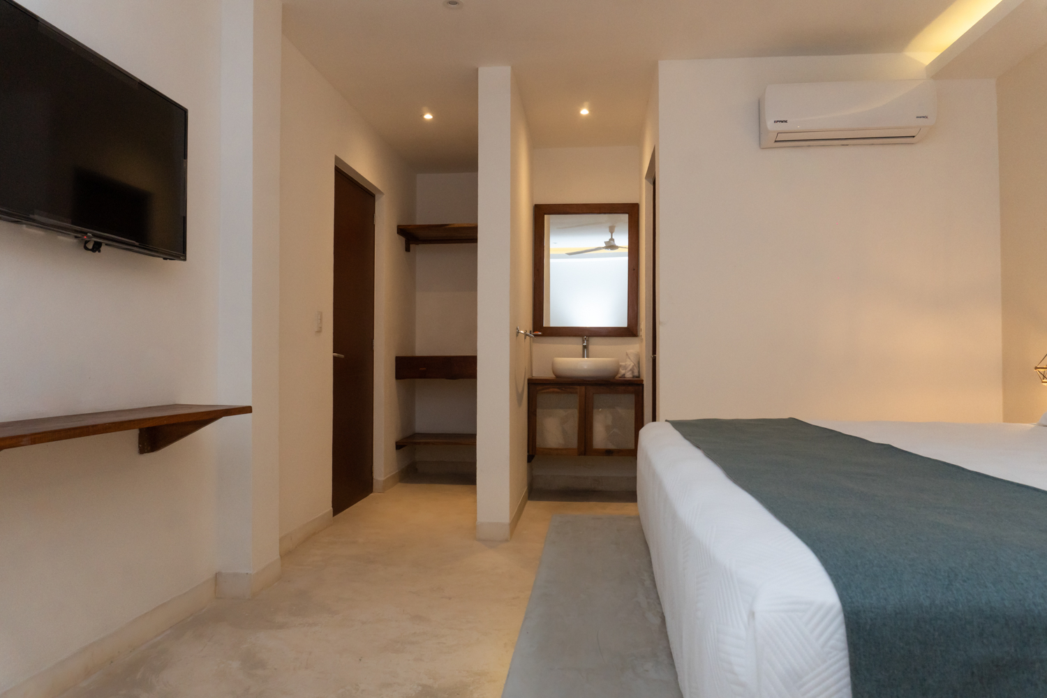 Junior Suite Deluxe King Bed