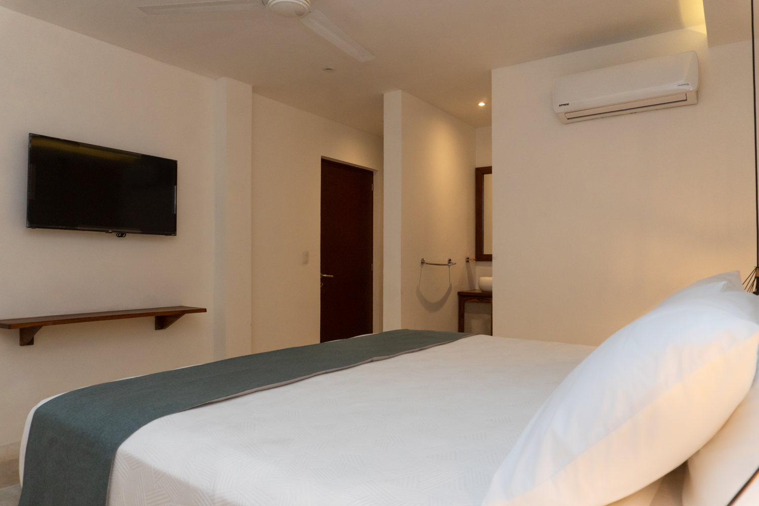 Junior Suite Deluxe King Bed