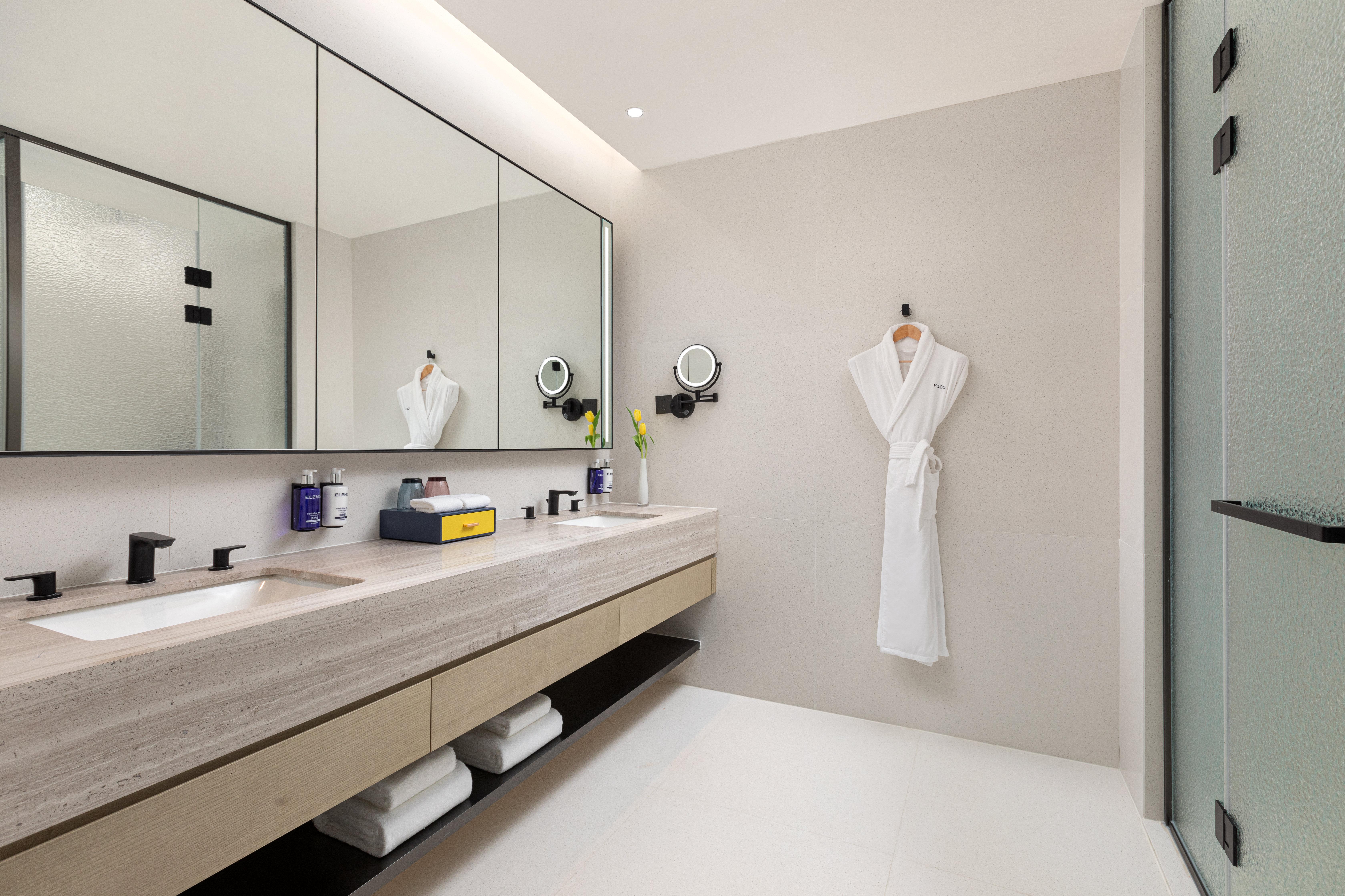 Double Garden View King Bed