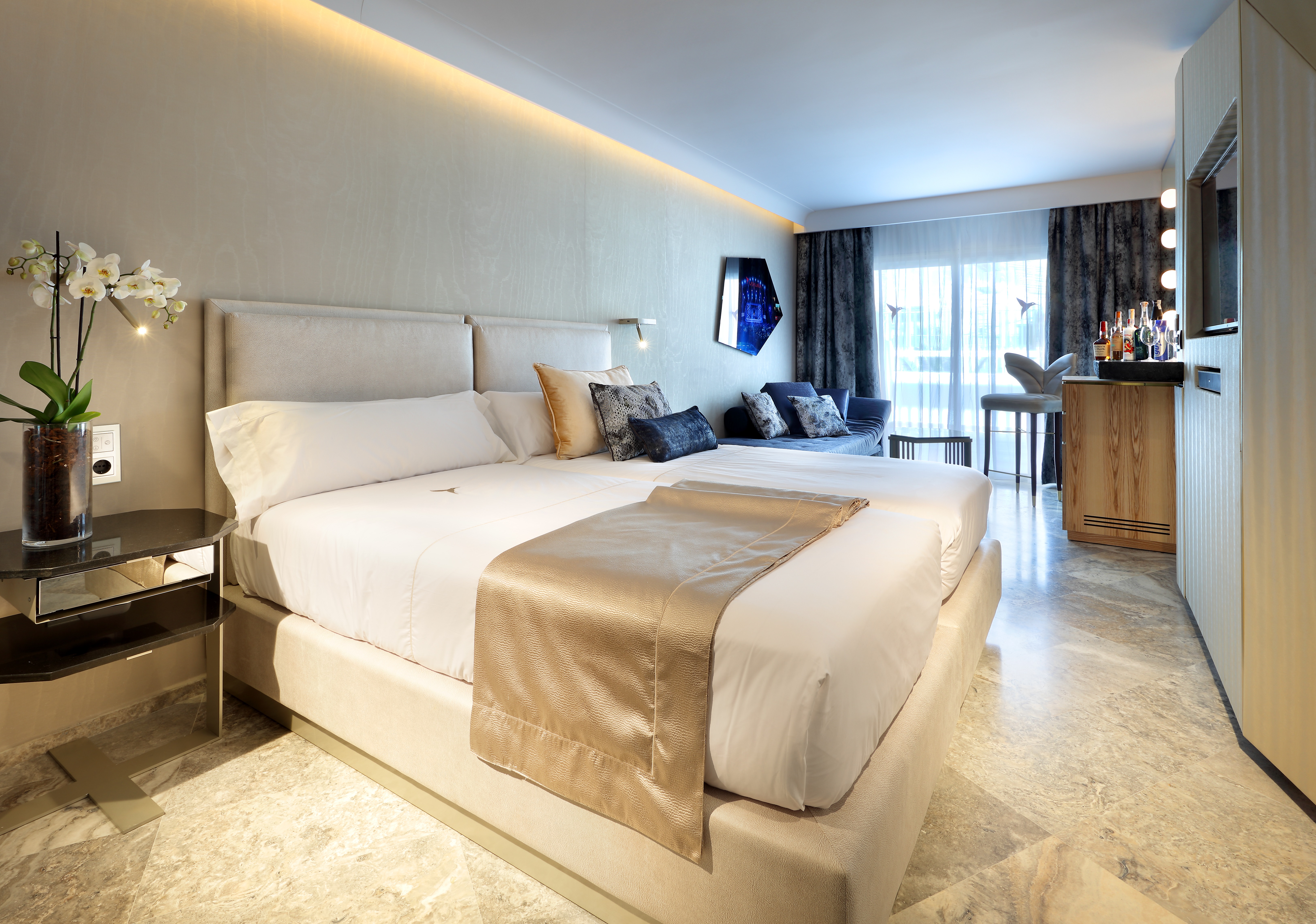 Triple Club Superior