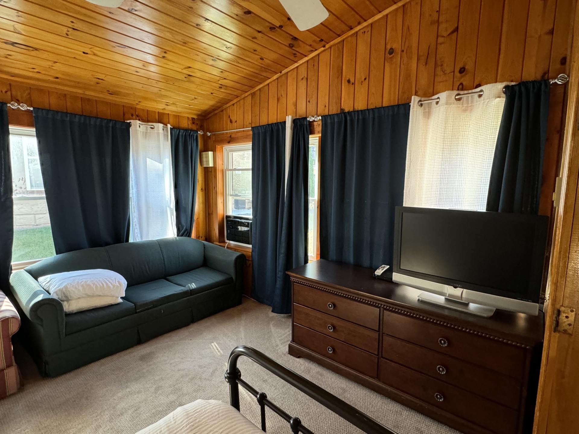 House Capacity 9 Four Bedrooms