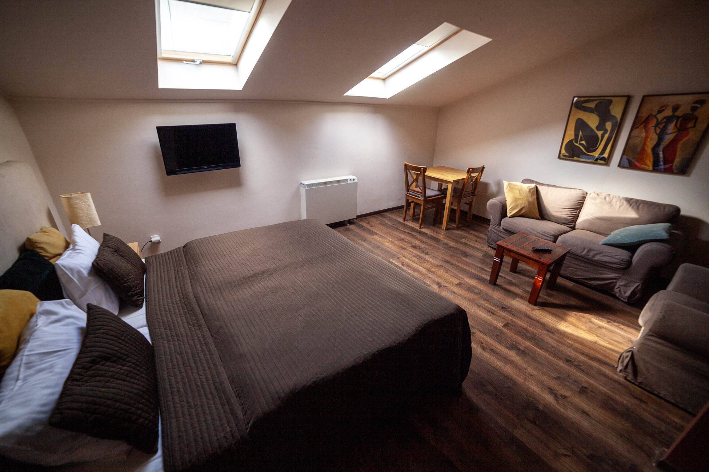 Studio King Size Bed