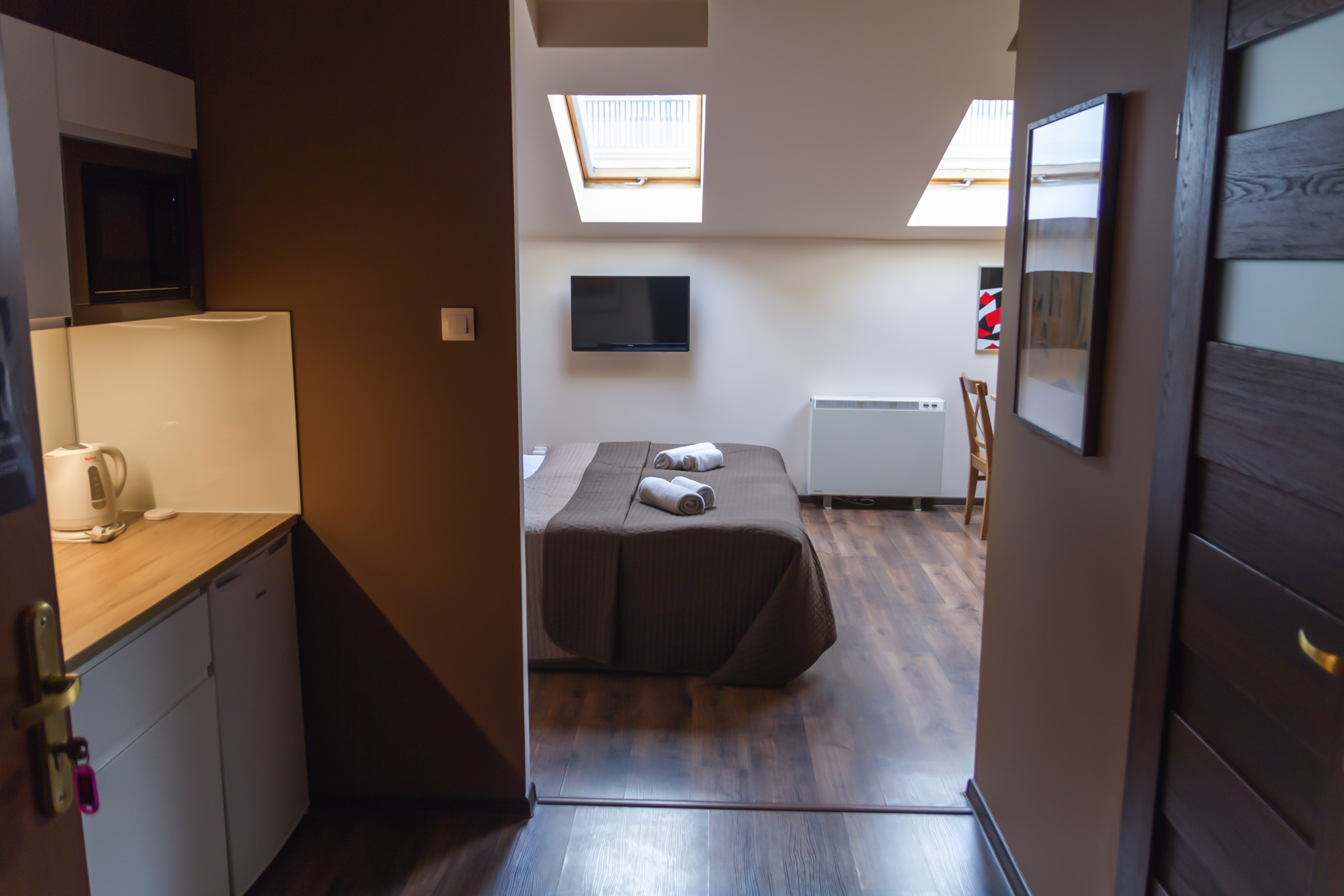 Studio King Size Bed