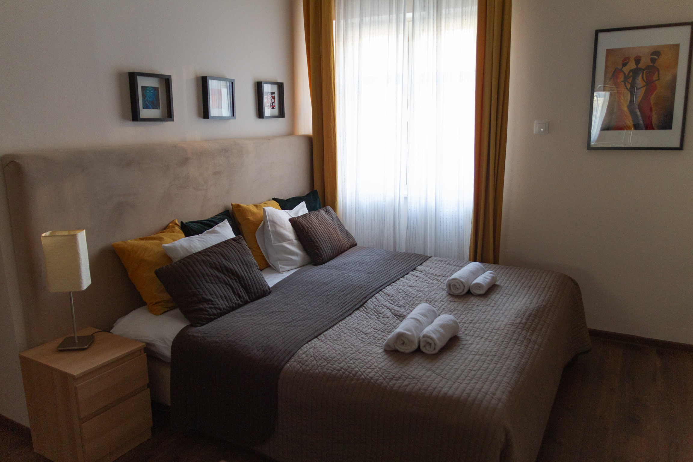 Studio King Size Bed