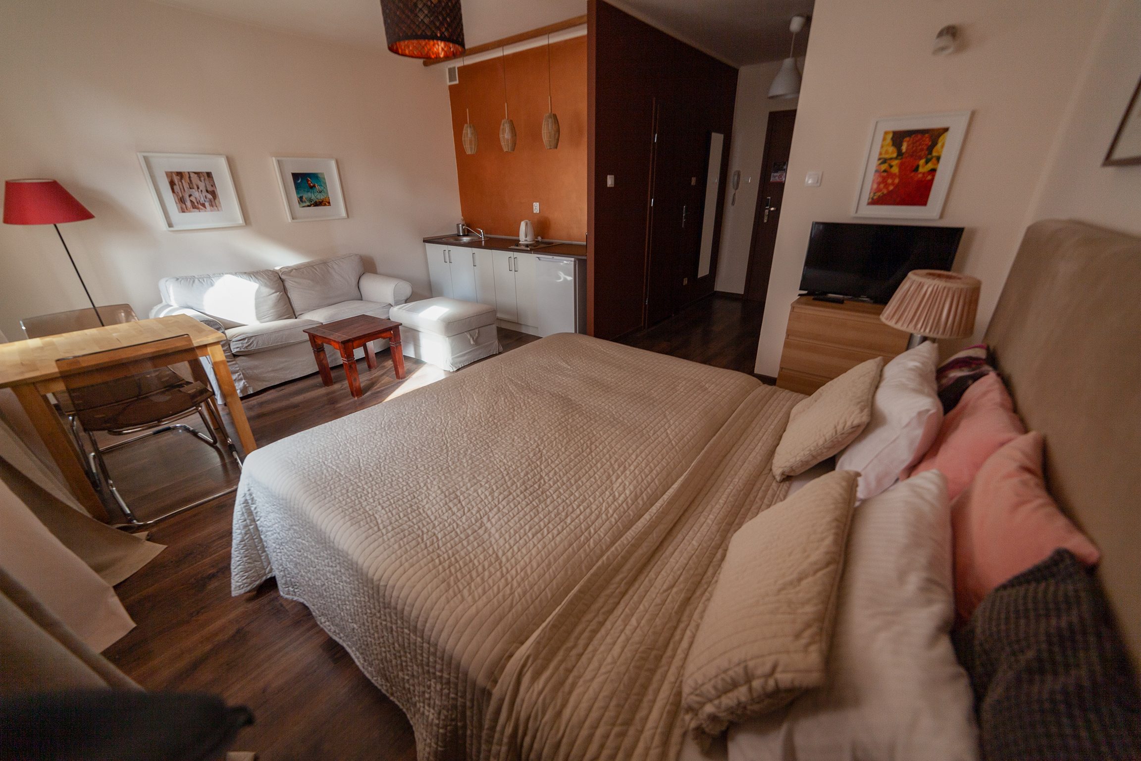 Studio Queen Size Bed