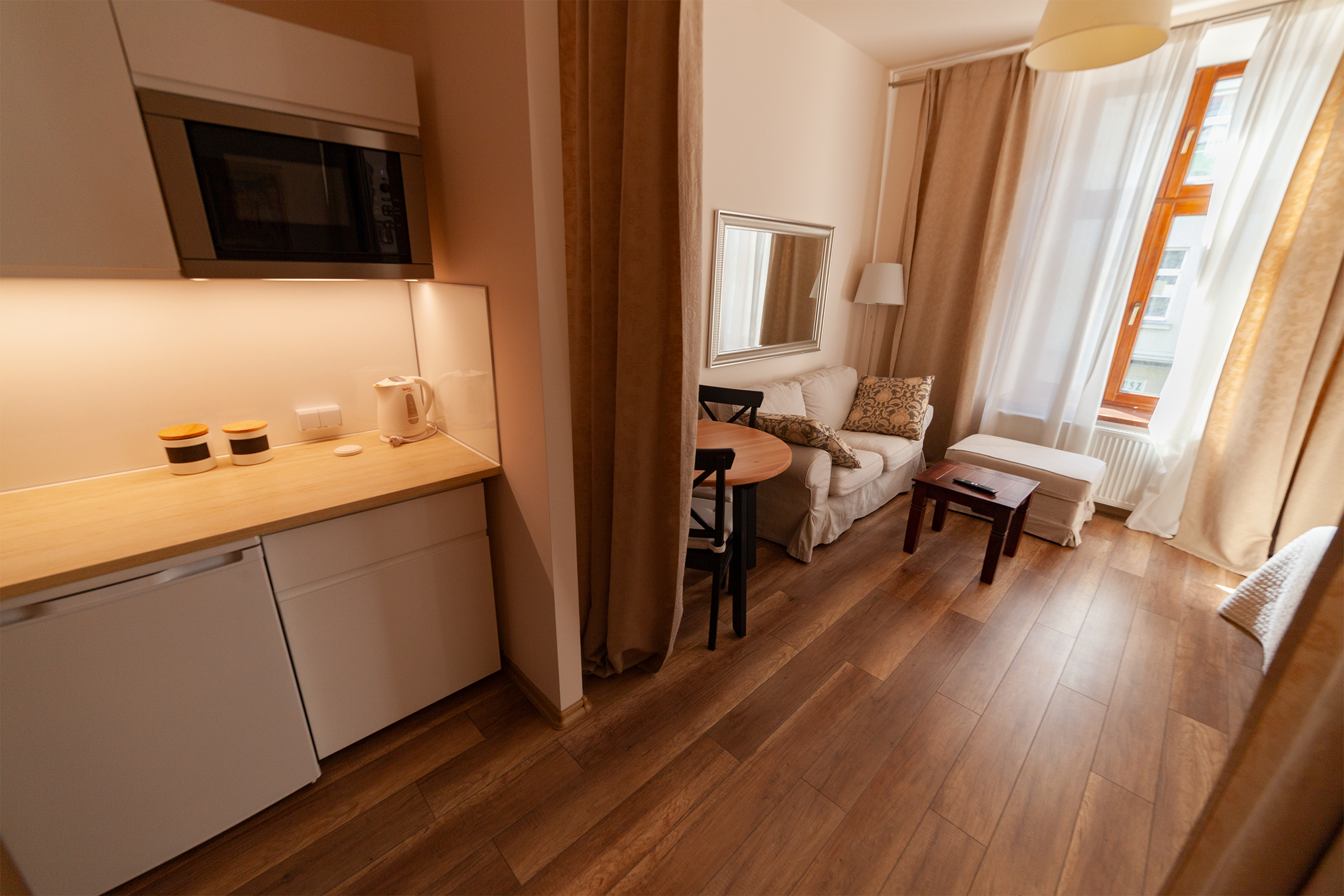 Studio Queen Size Bed