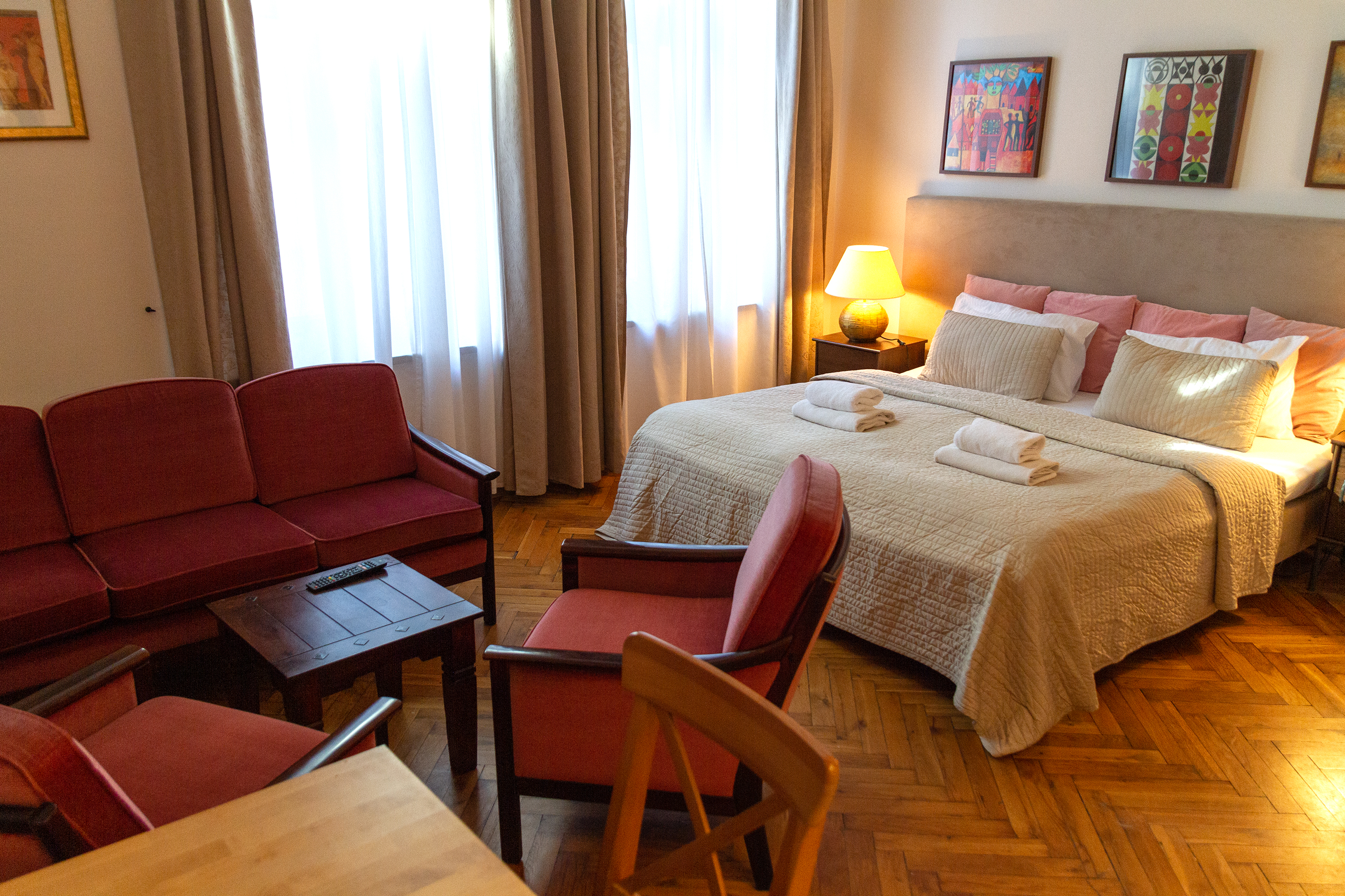 Studio Queen Size Bed