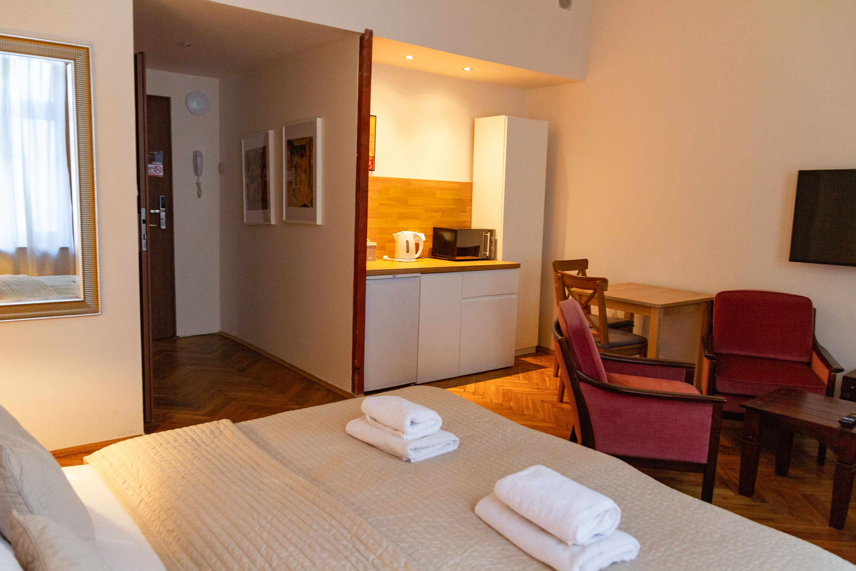 Studio Queen Size Bed