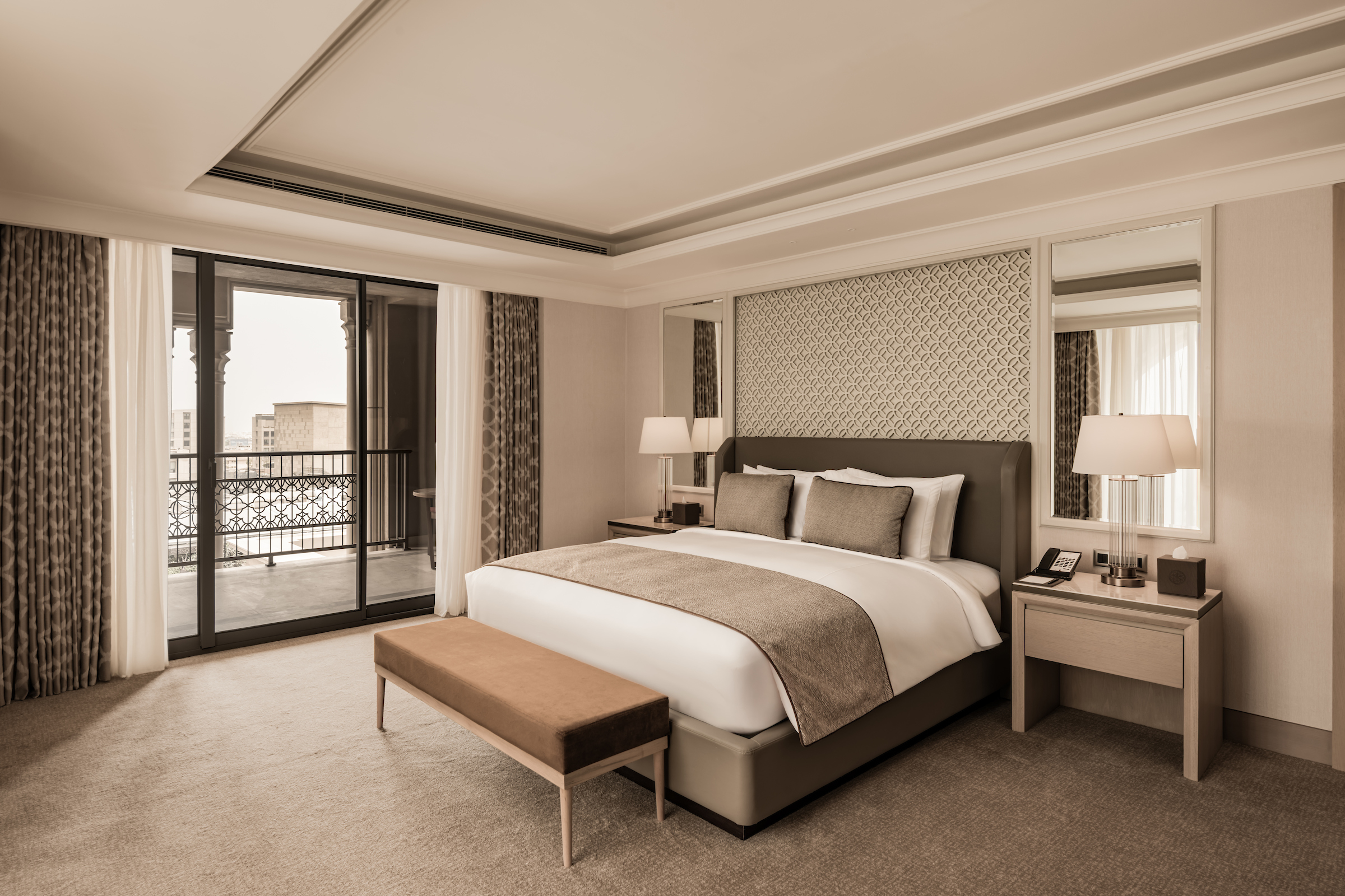 Suite Club City View