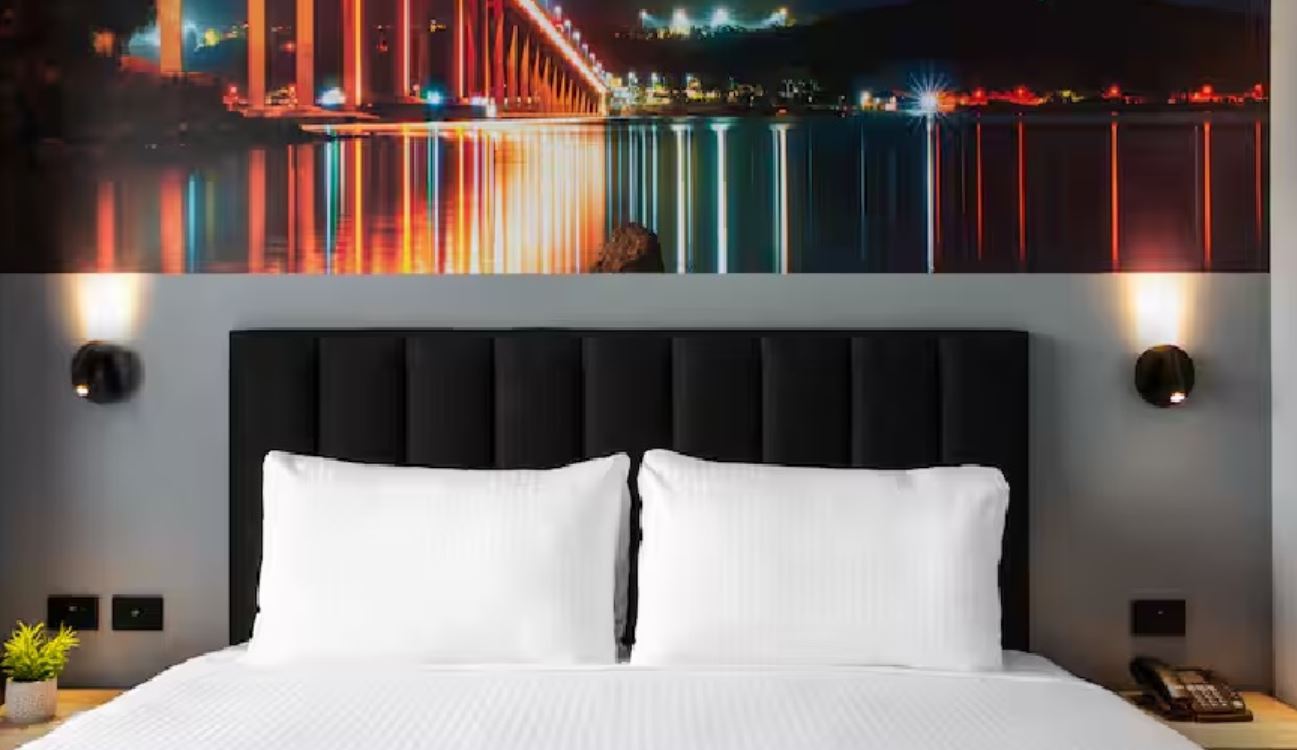 Twin Deluxe Two Queen Beds