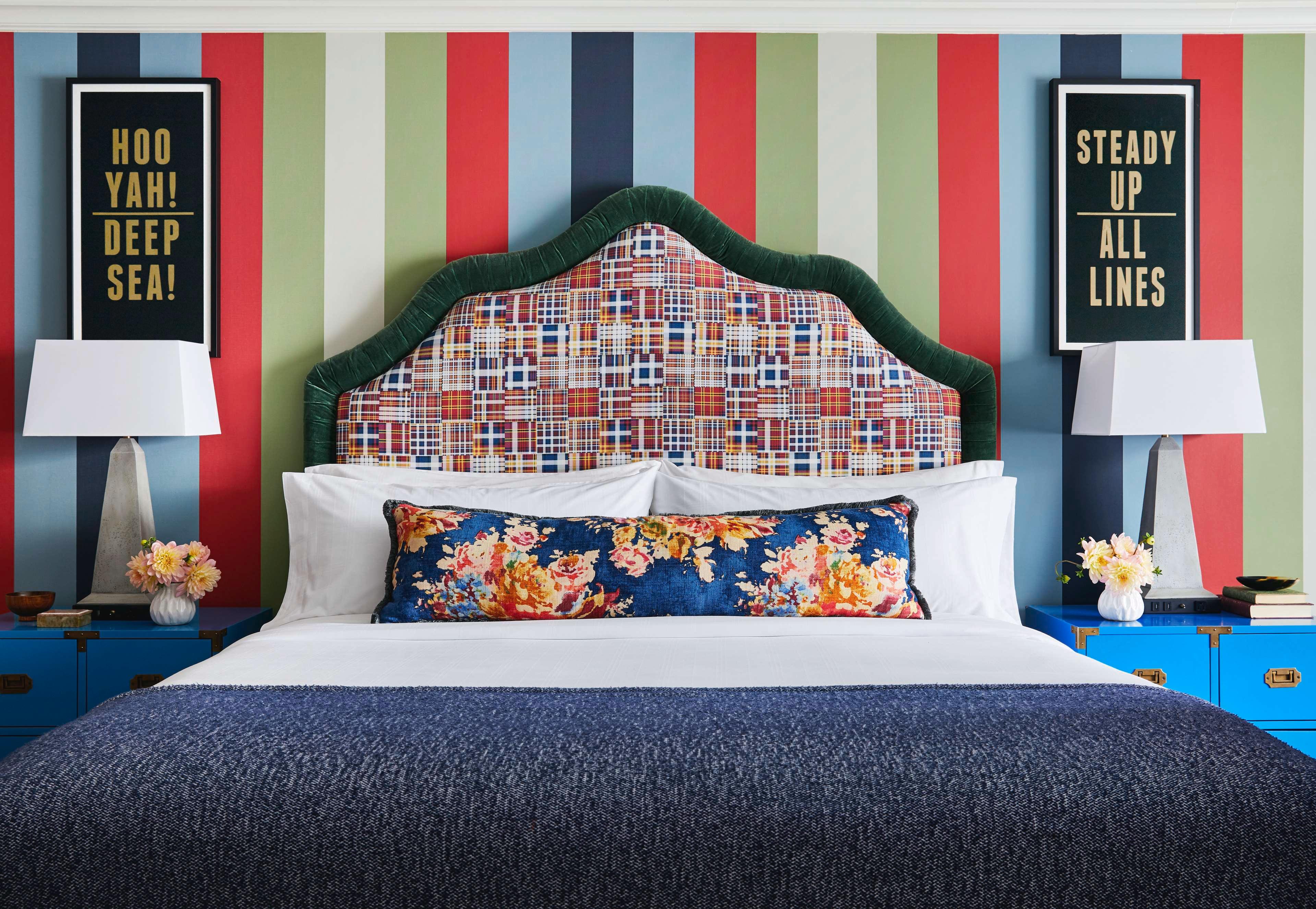 Suite Accessible King Size Bed