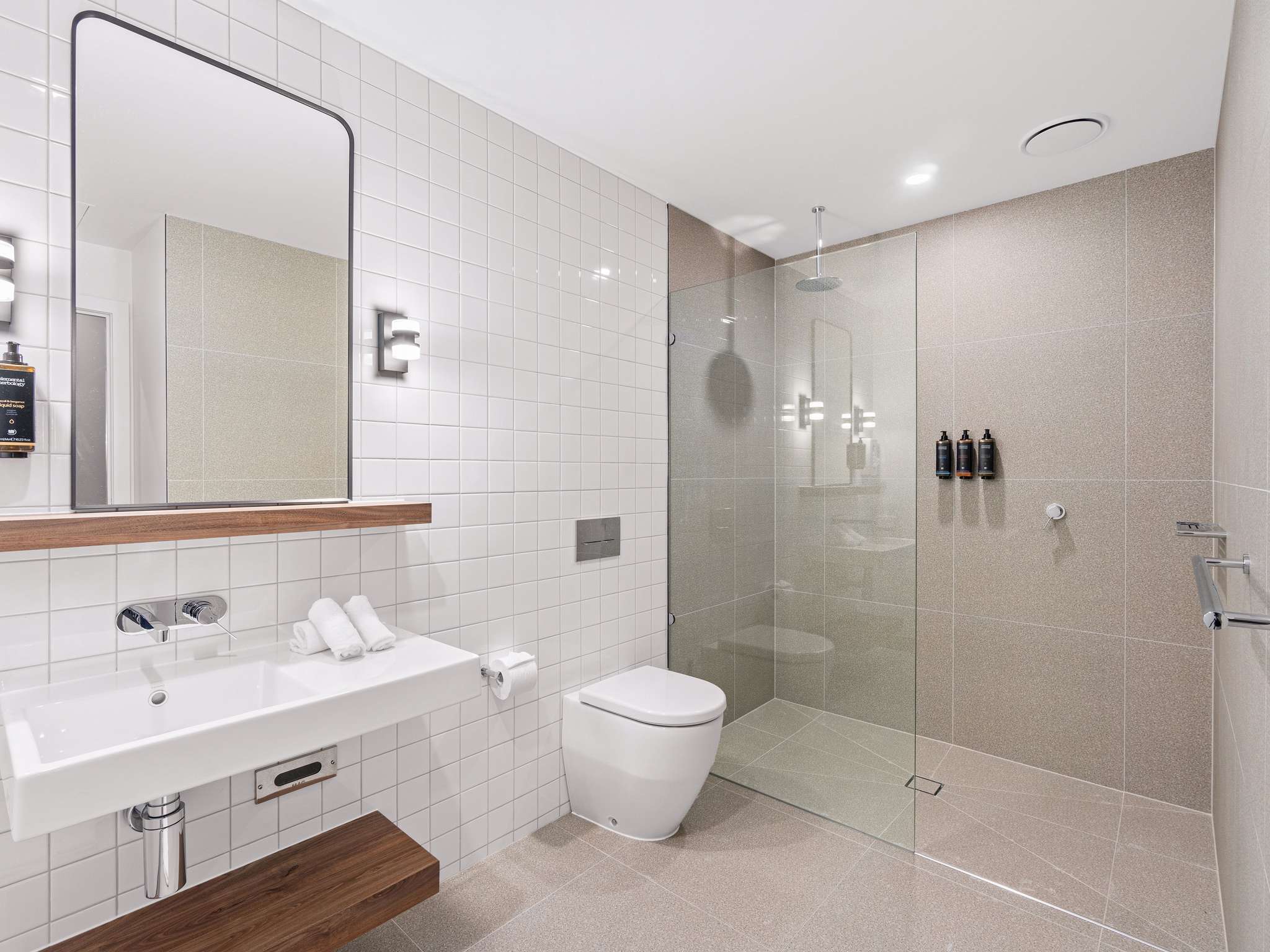 Double Deluxe King Bed