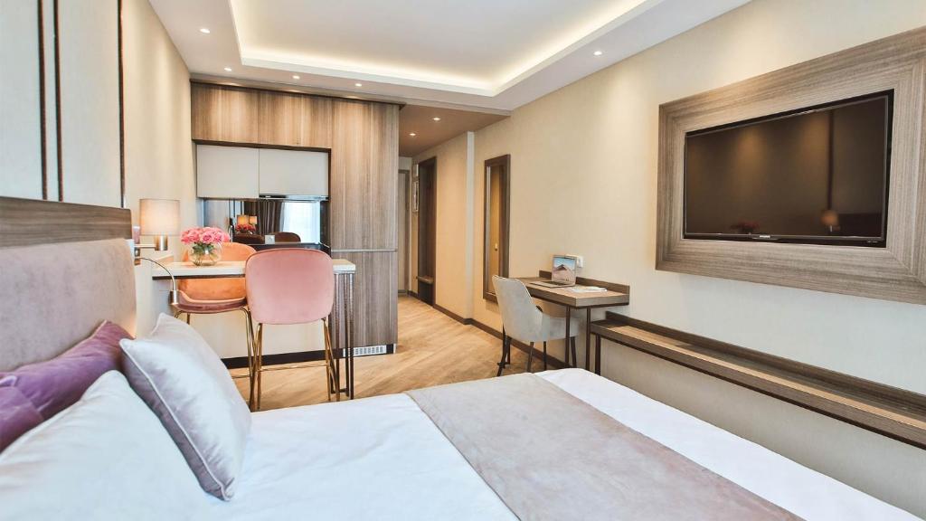 Studio with Kitchenette