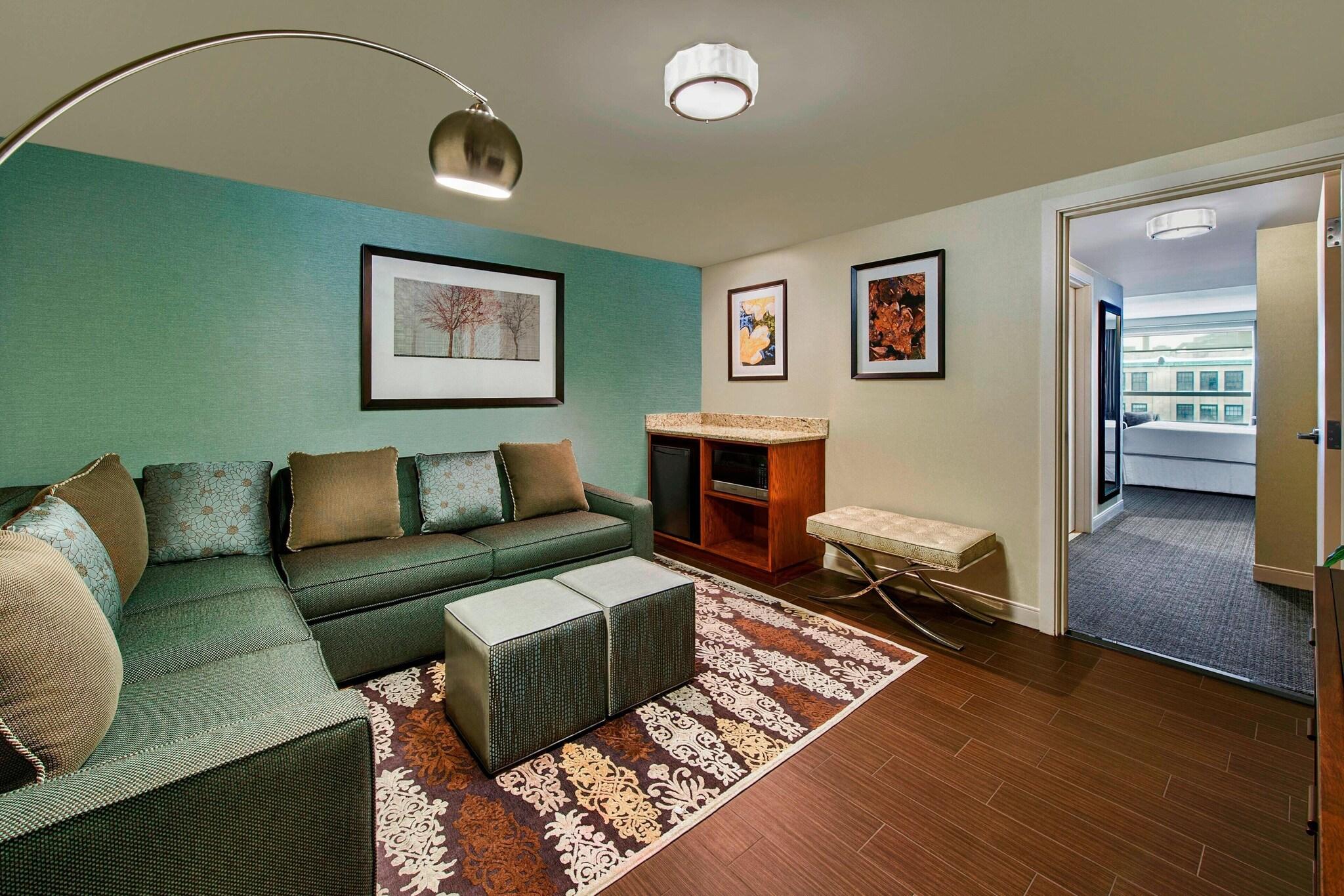 Quadruple Premium Queen Bed