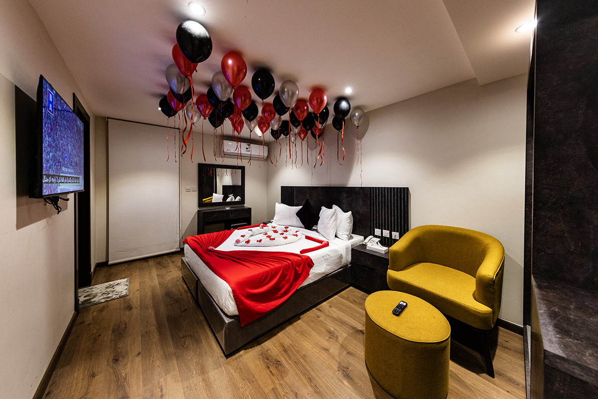 Studio Queen Size Bed