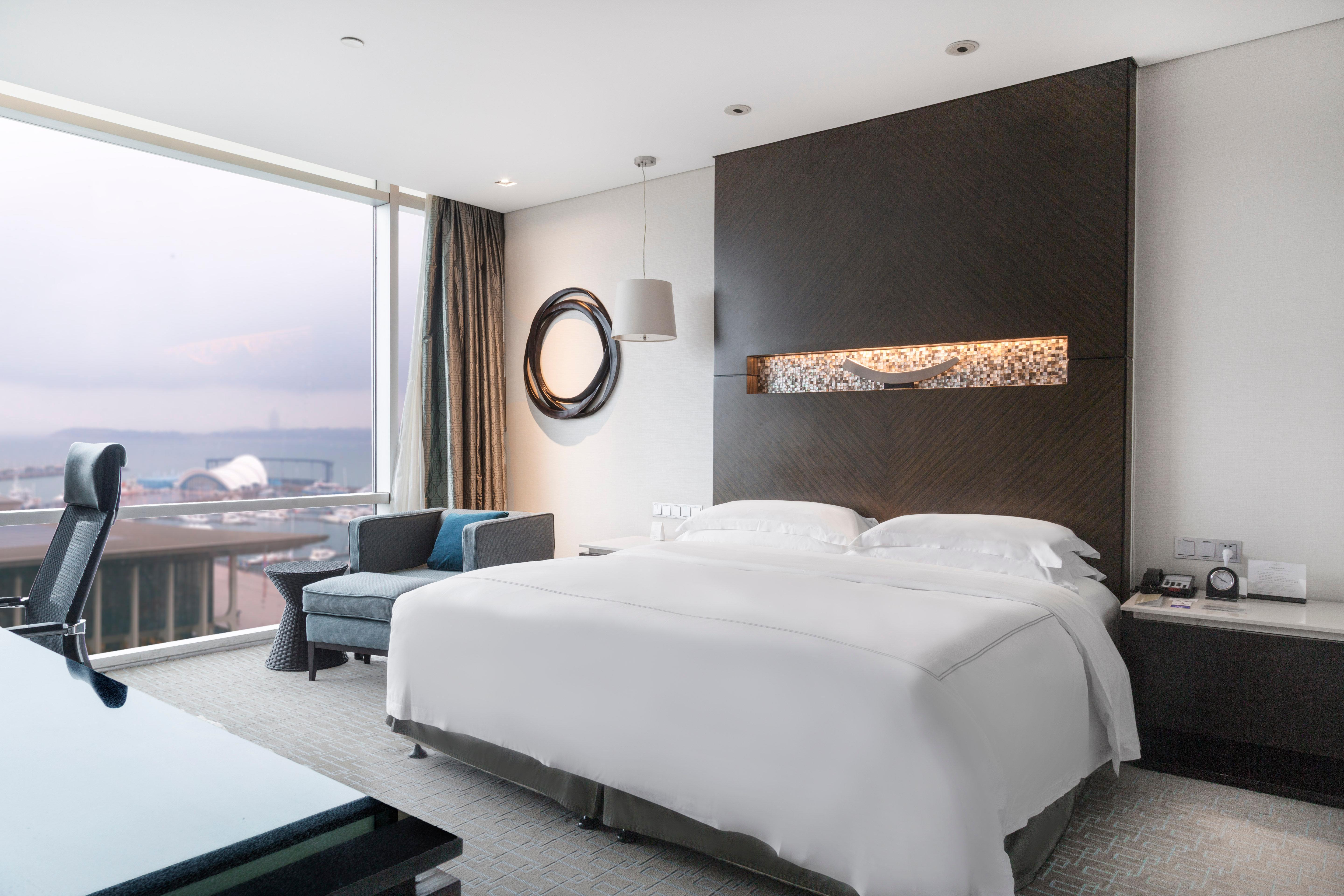 Junior Suite Ocean View King Bed