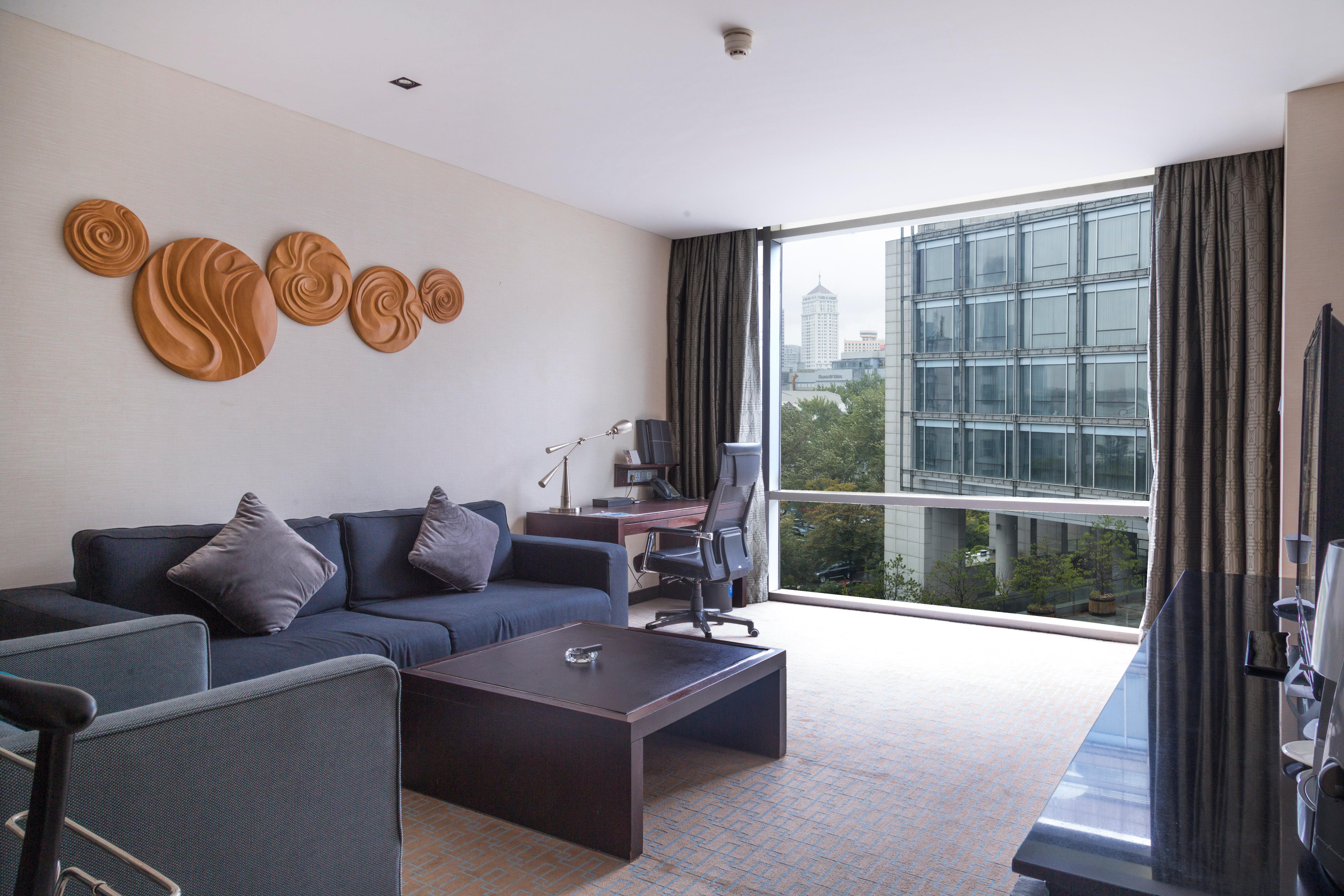 Junior Suite City View King Bed