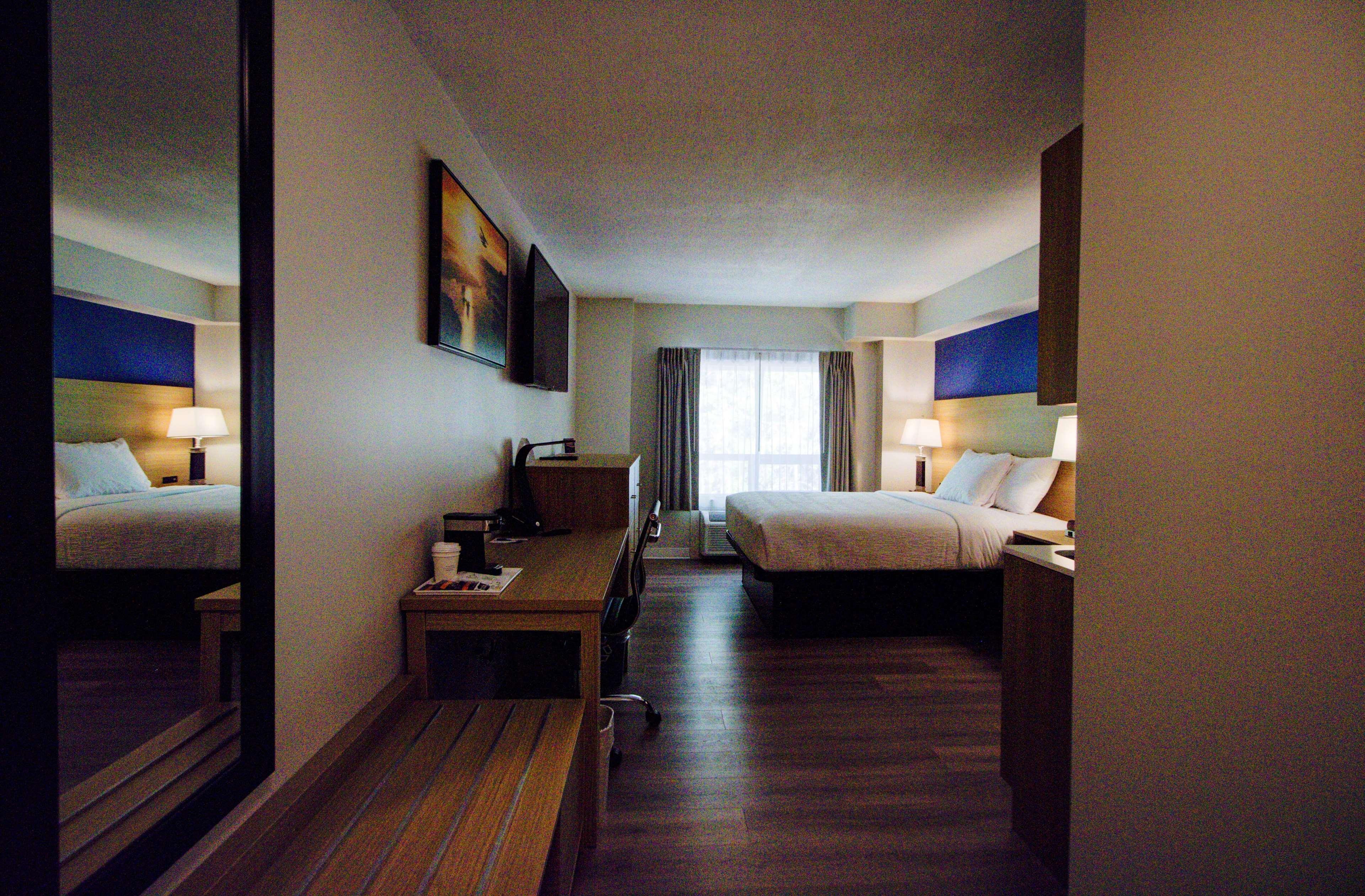 Suite Queen Size Bed