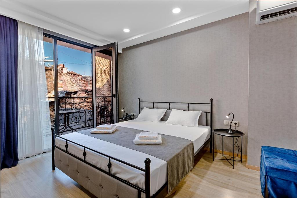 Double Single Economy Non Smoking