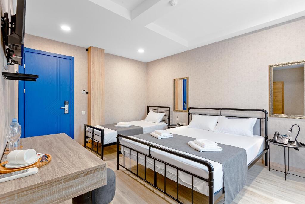 Triple Connecting Room