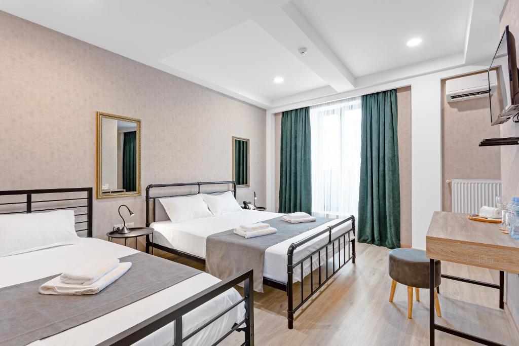 Triple Connecting Room