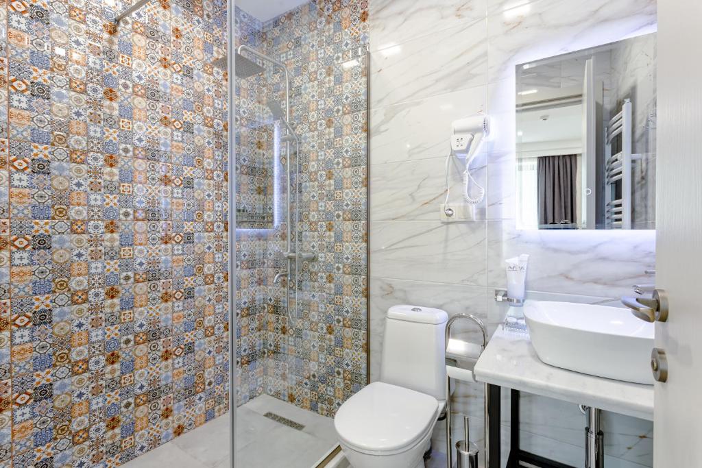 Double Classic Queen Bed