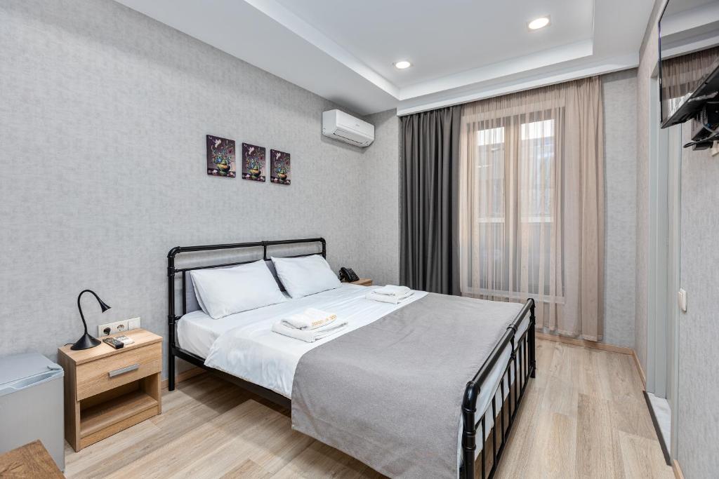 Double Economy Non Smoking