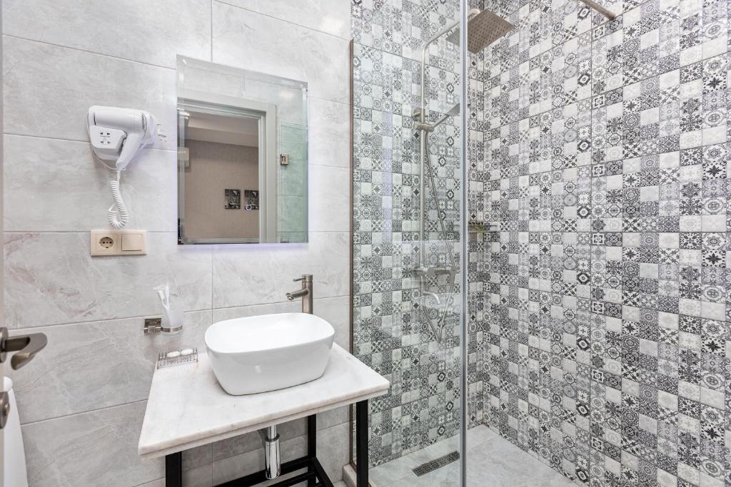 Double Economy Non Smoking