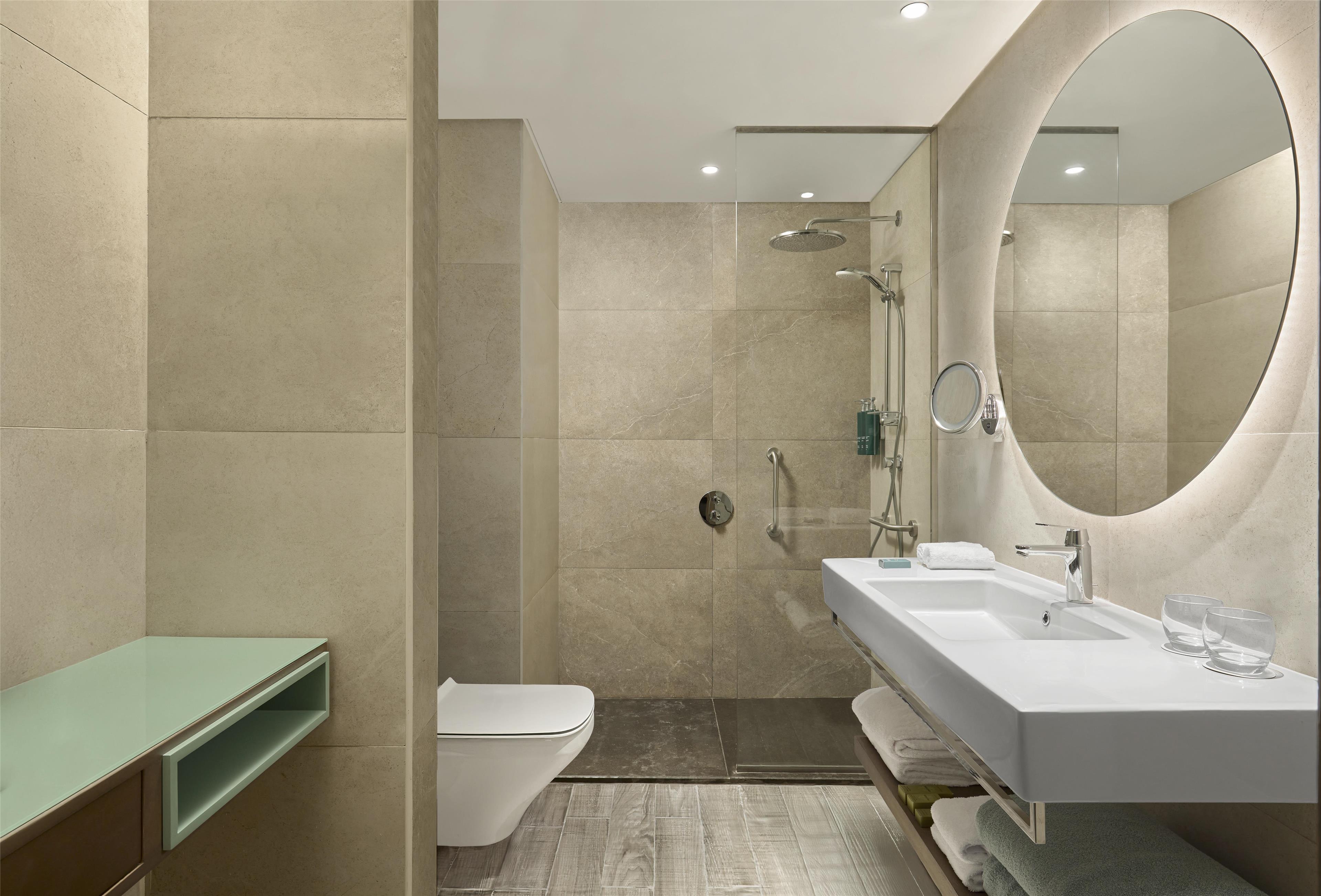 Double Deluxe King Bed