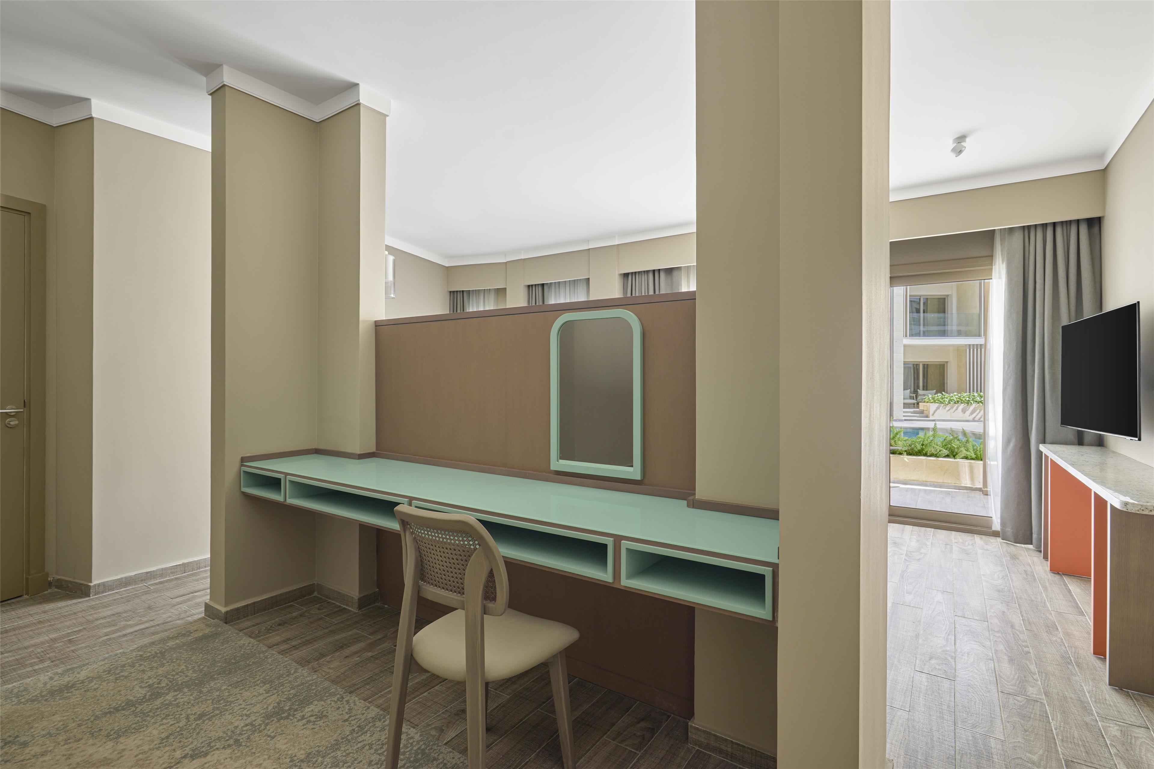 Double Deluxe Pool View