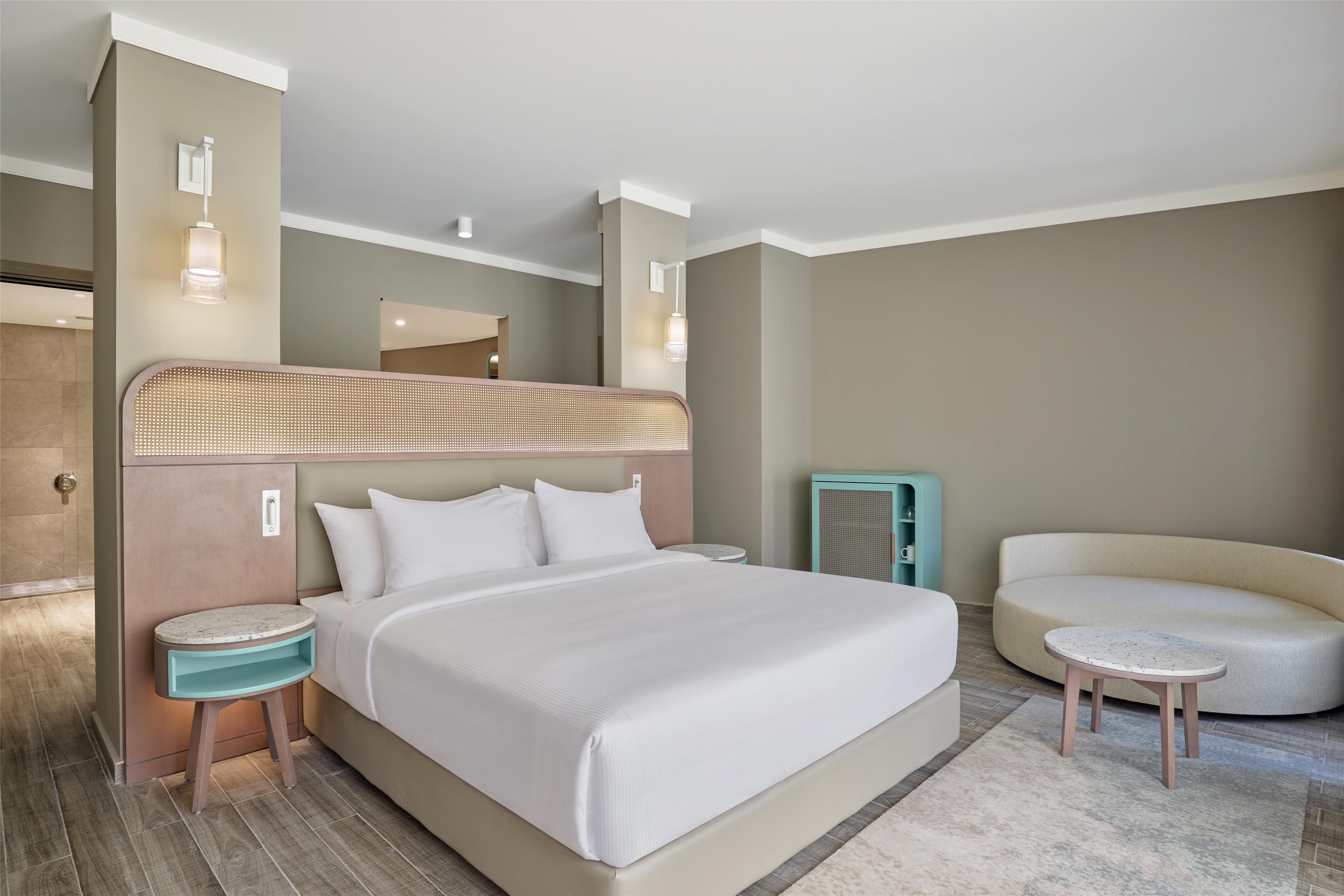 Double Deluxe King Bed