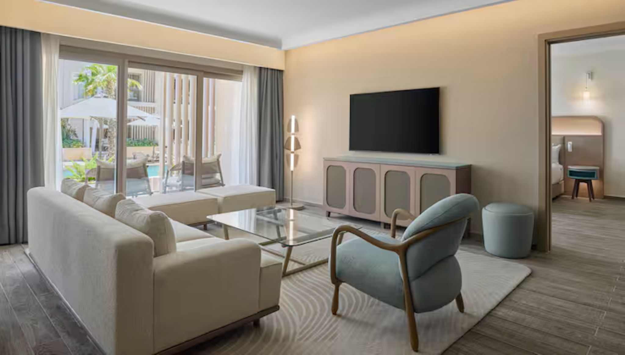 Suite Pool View King Bed